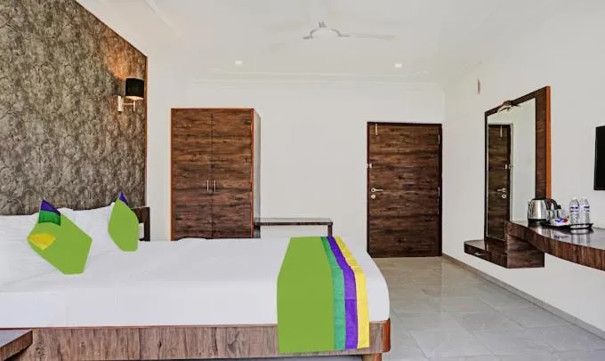 Bed in Hotel Varsha Palace