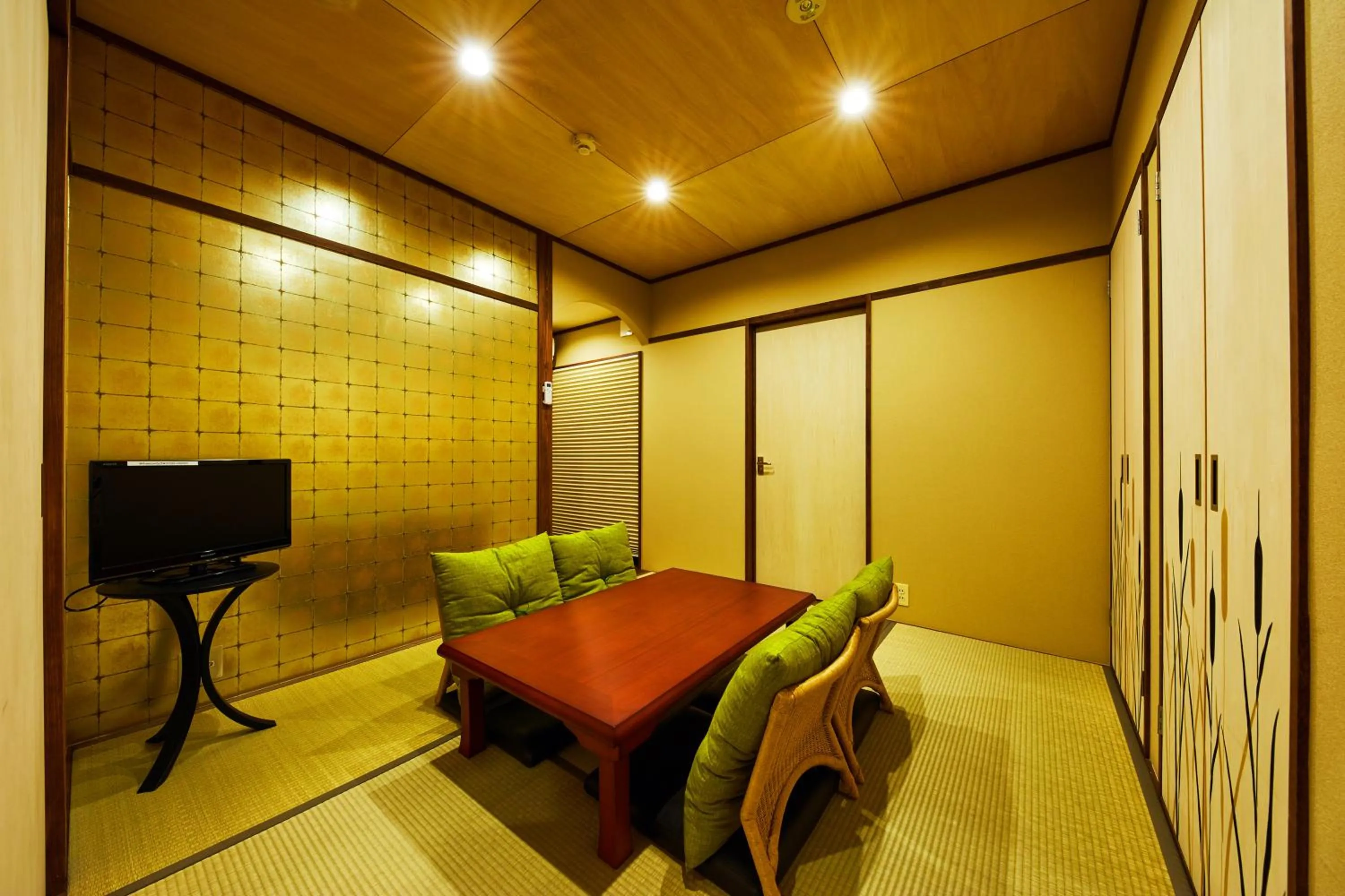 TV and multimedia in Kyomachiya Hotel Mifuku