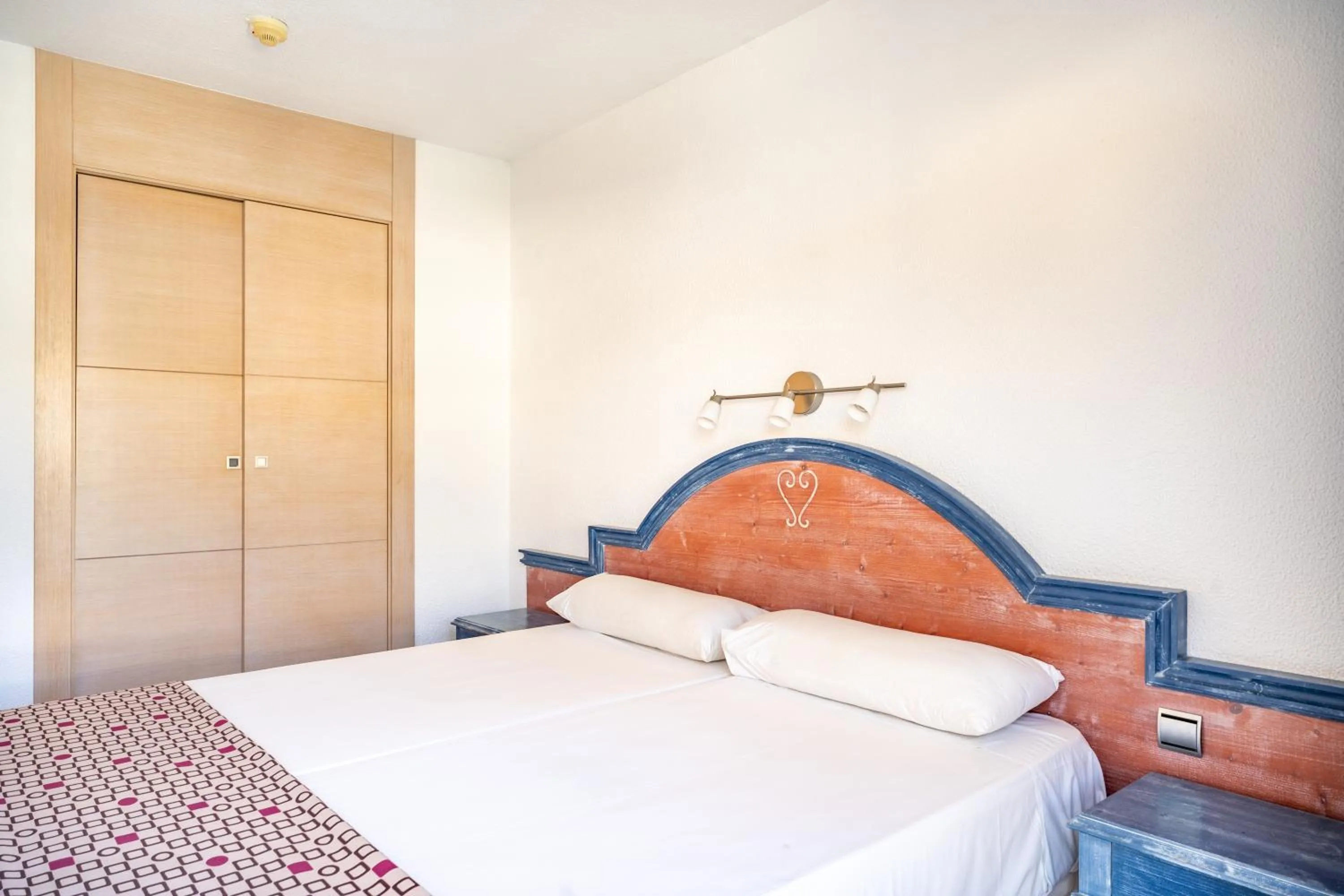 Bed in Apartamentos Cabau Cala Nova