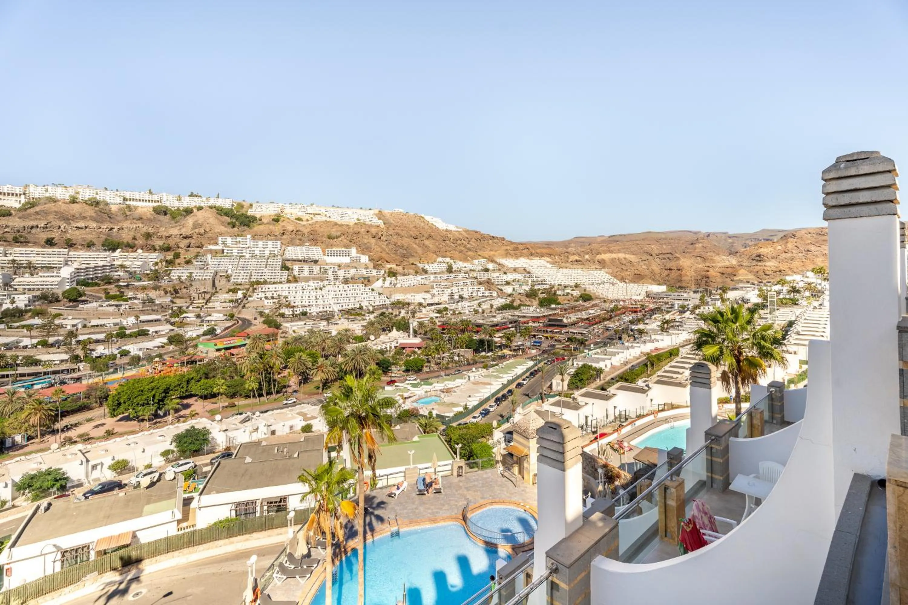 Day in Apartamentos Cabau Cala Nova