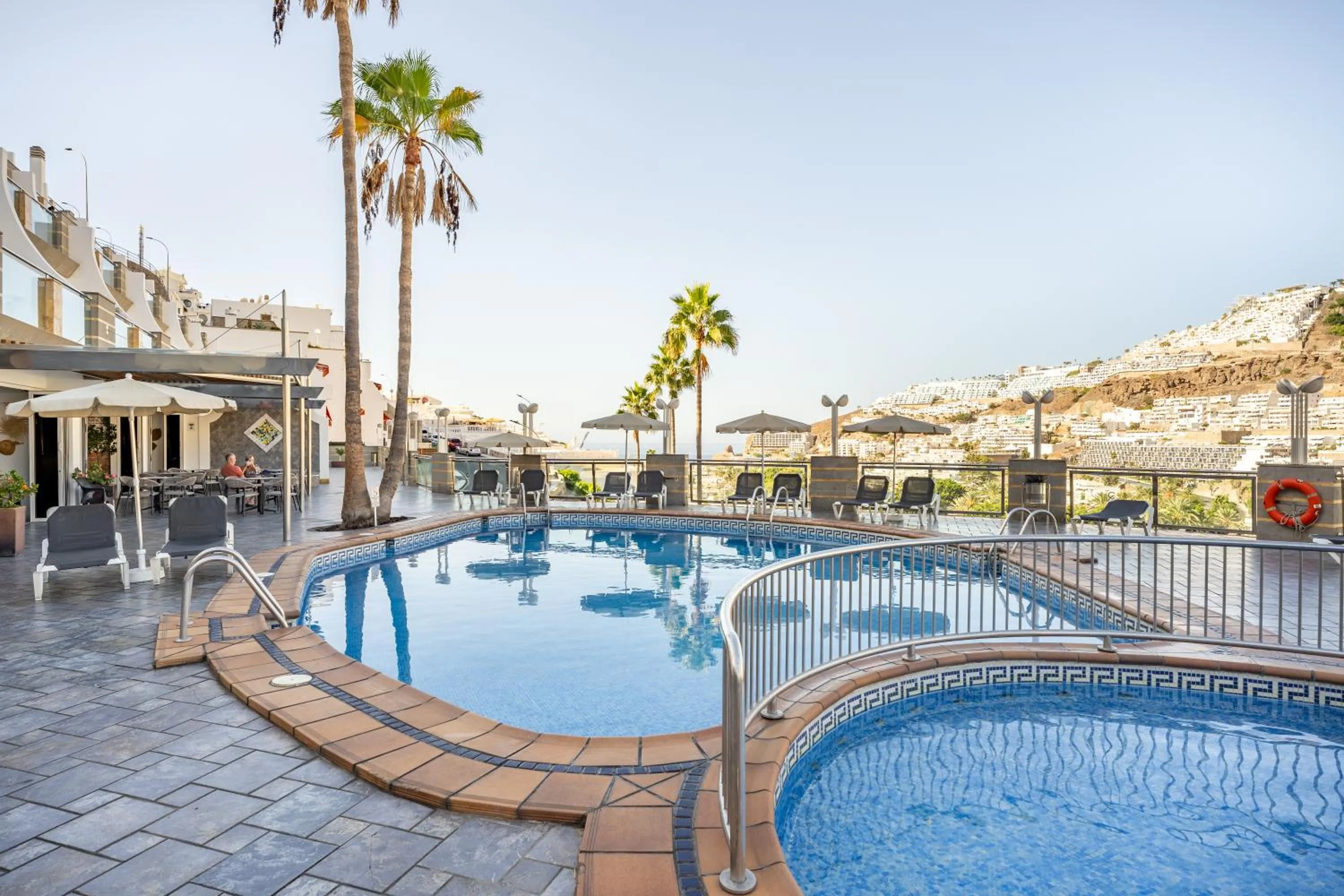 Day in Apartamentos Cabau Cala Nova