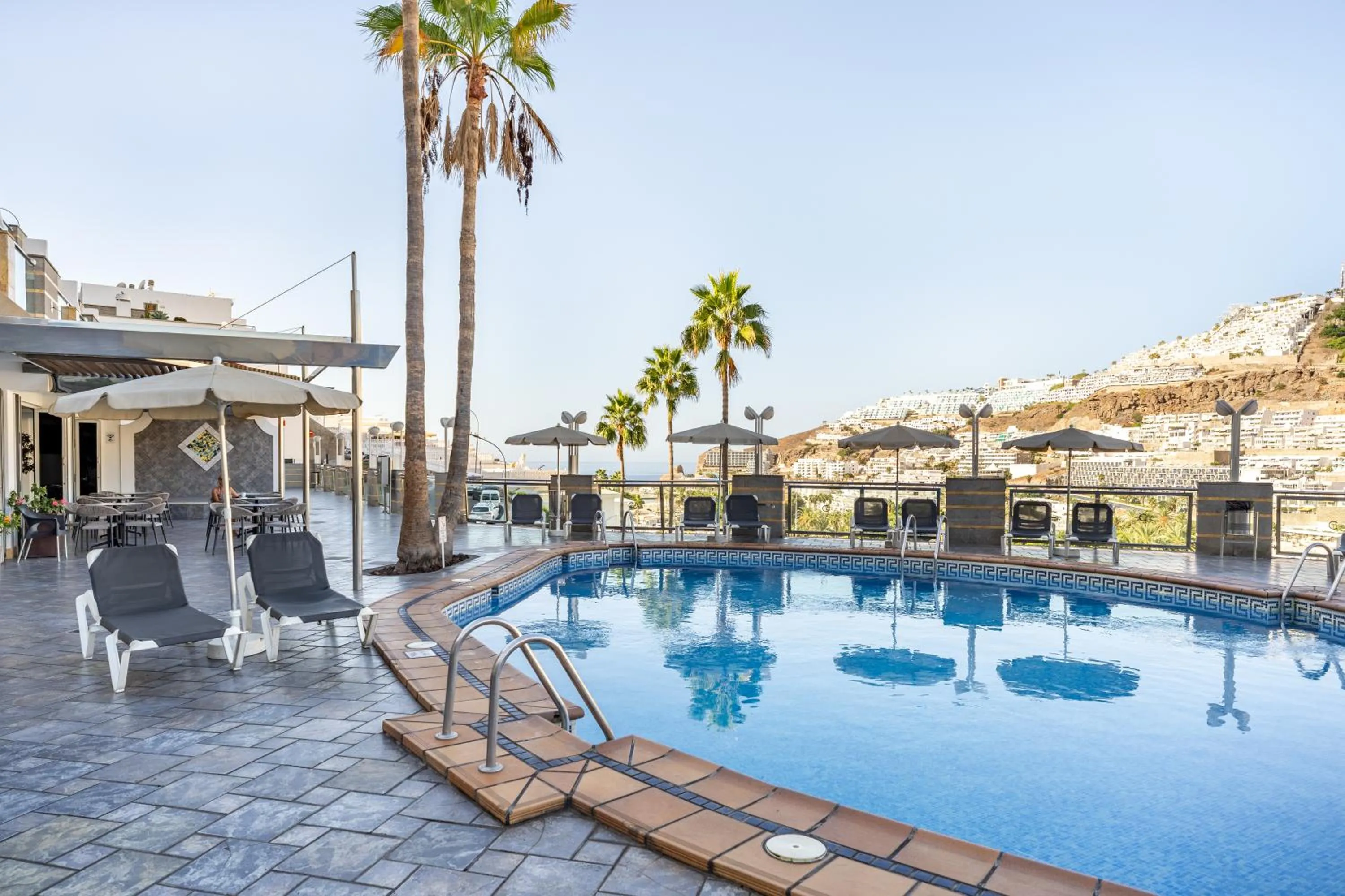 Property building in Apartamentos Cabau Cala Nova