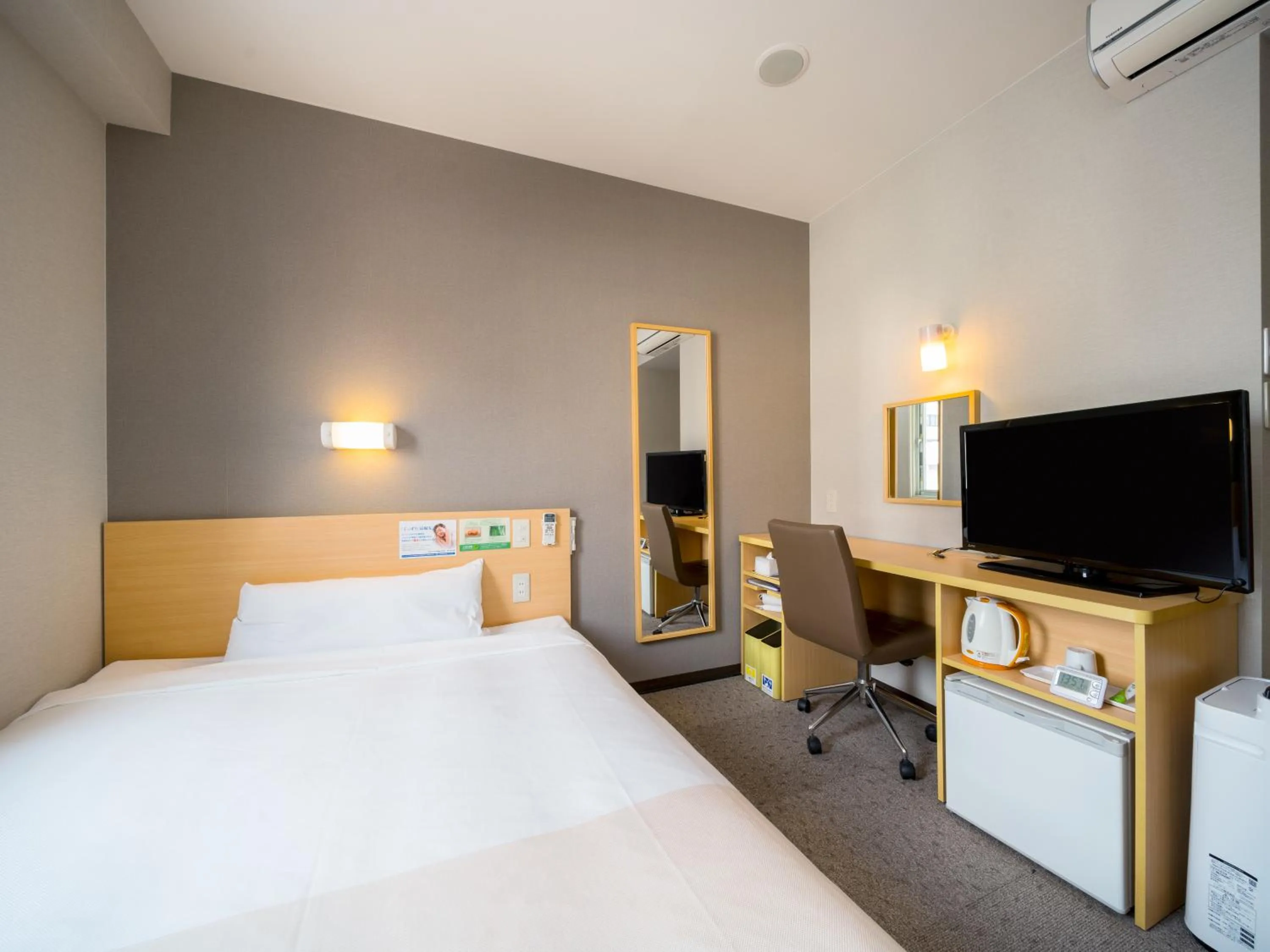 Bed in Super Hotel Yokkaichi Route 1