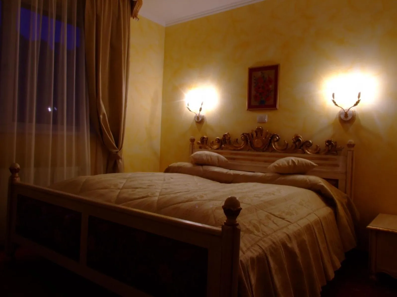 Photo of the whole room, Bed in Hotel Royal