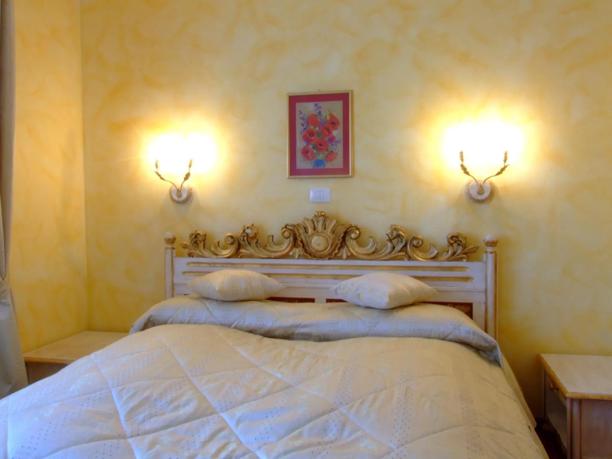 Photo of the whole room, Bed in Hotel Royal