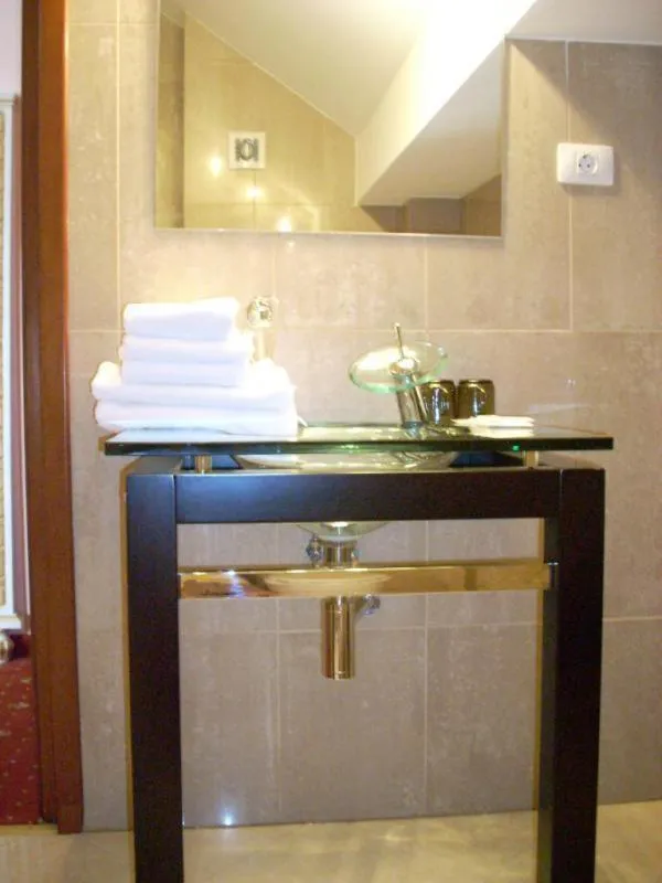 Bathroom in Hotel Royal