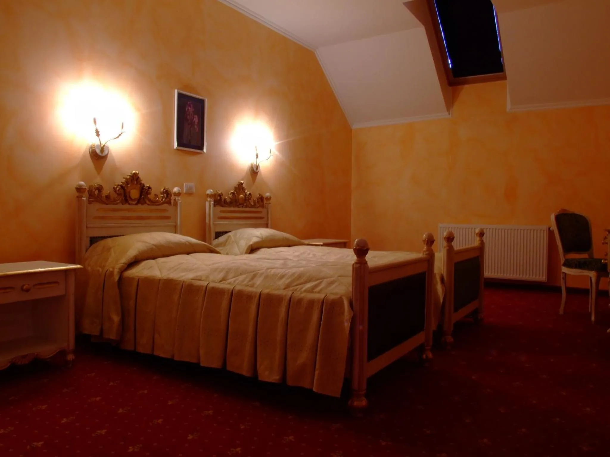 Photo of the whole room, Bed in Hotel Royal