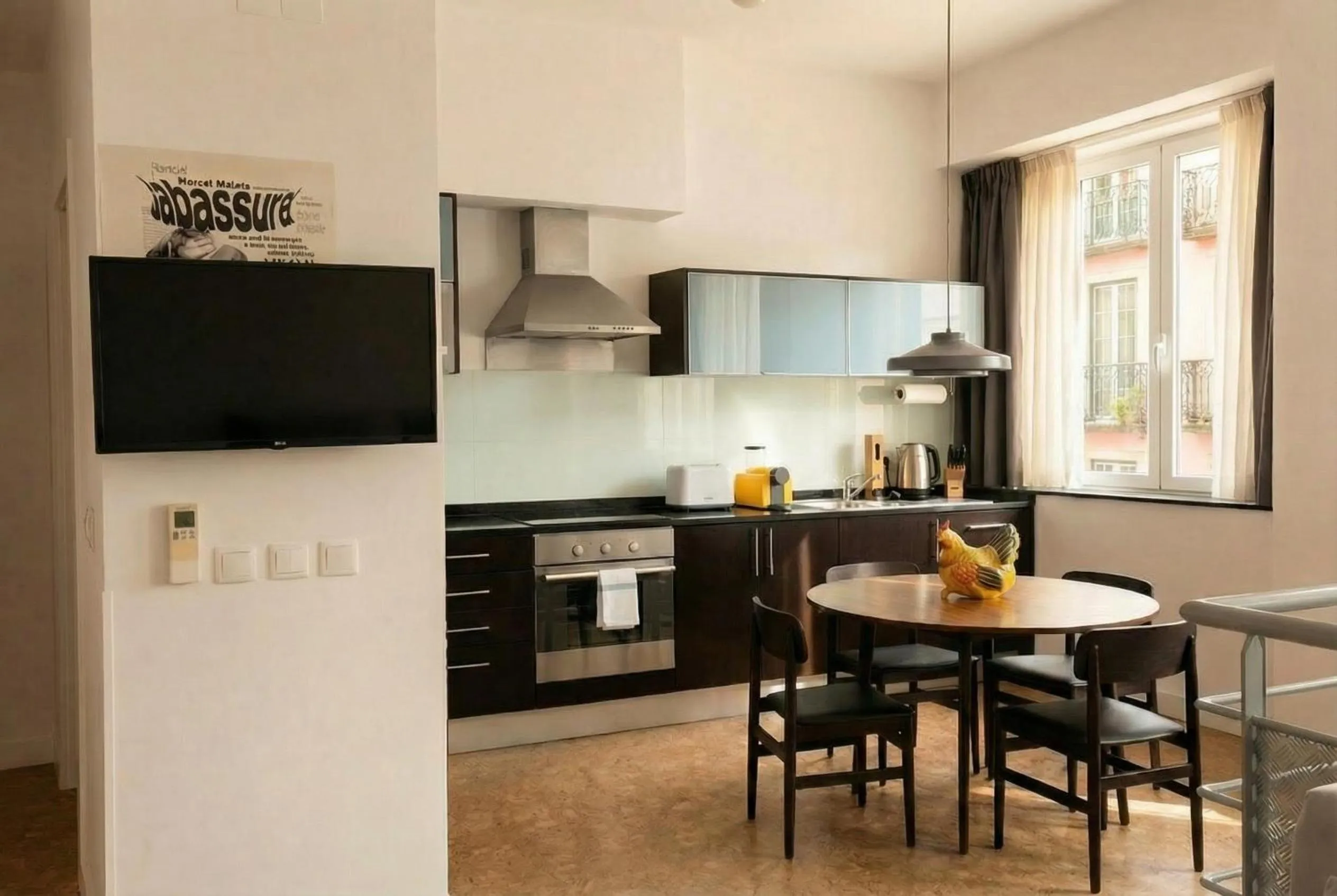 Kitchen or kitchenette in The Lisbonaire Apartments