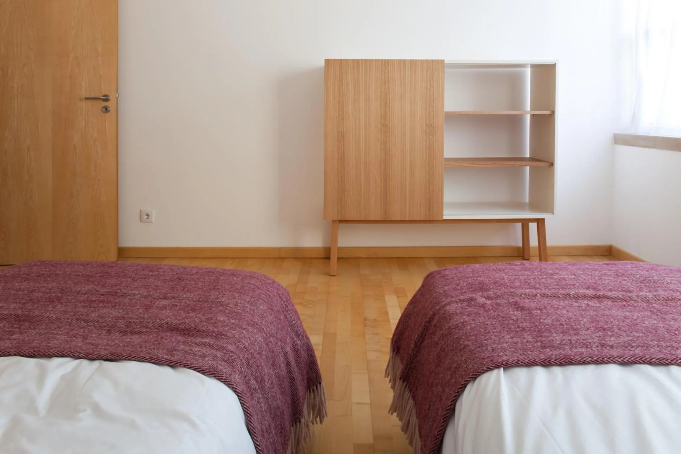 Bedroom, Bed in The Lisbonaire Apartments