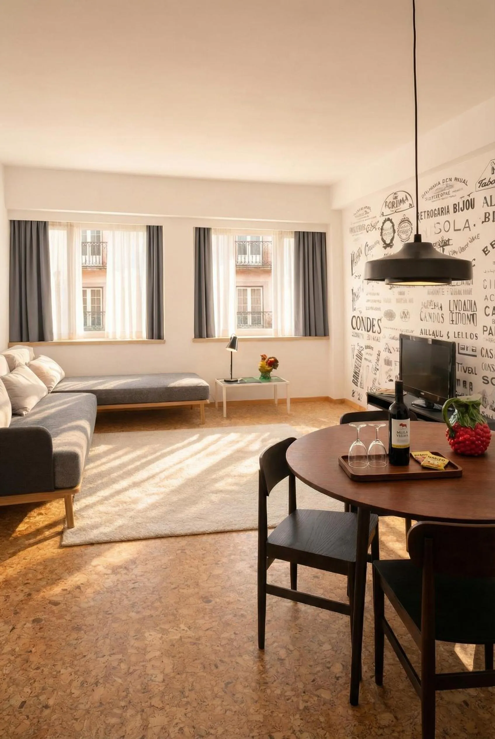 Communal lounge/ TV room in The Lisbonaire Apartments