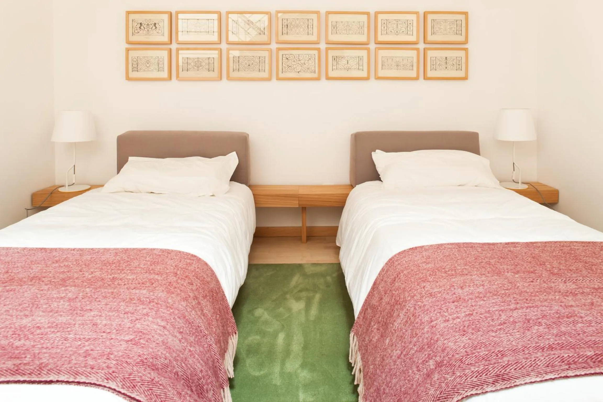 Bedroom, Bed in The Lisbonaire Apartments