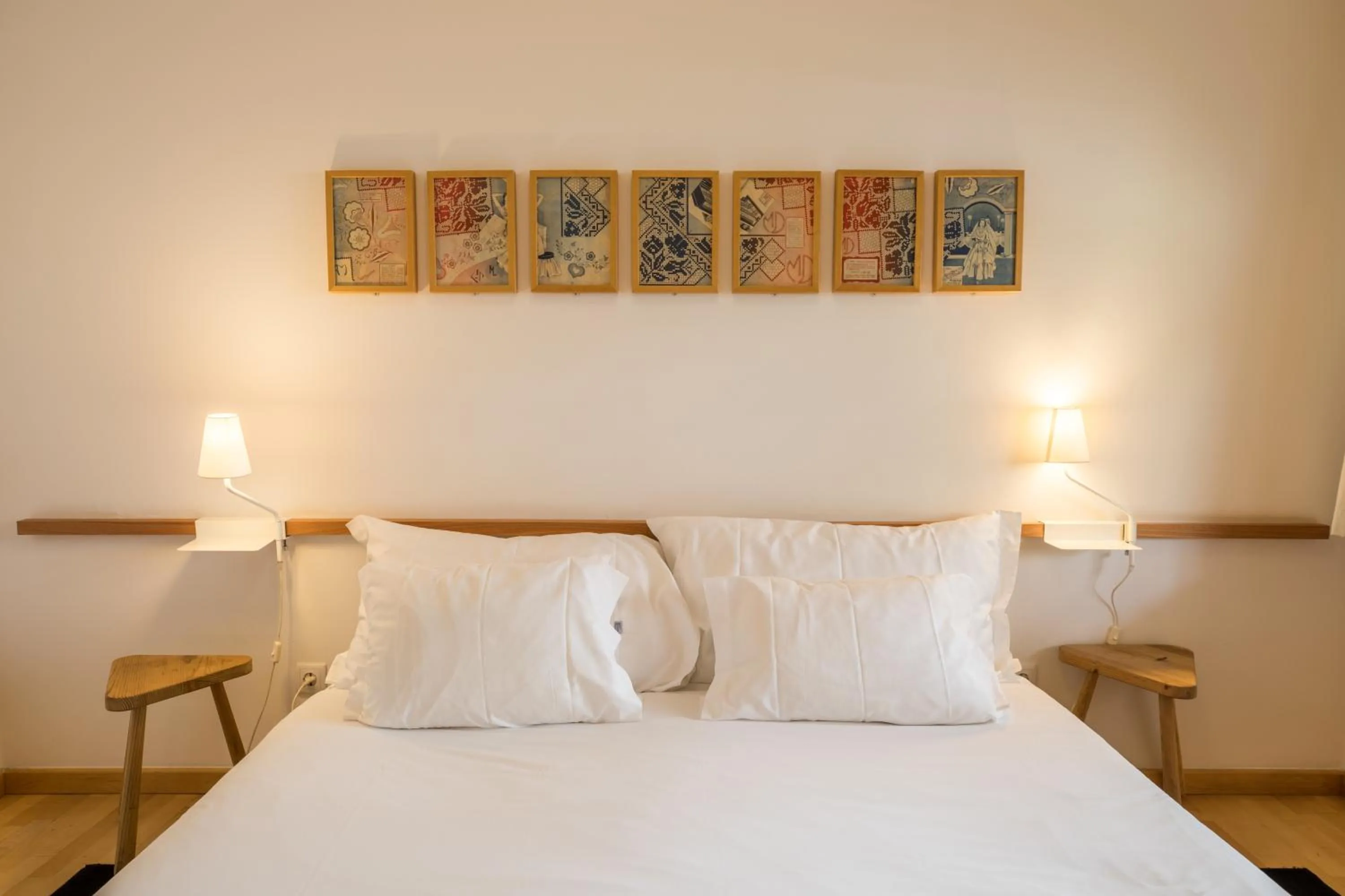 Bed in The Lisbonaire Apartments