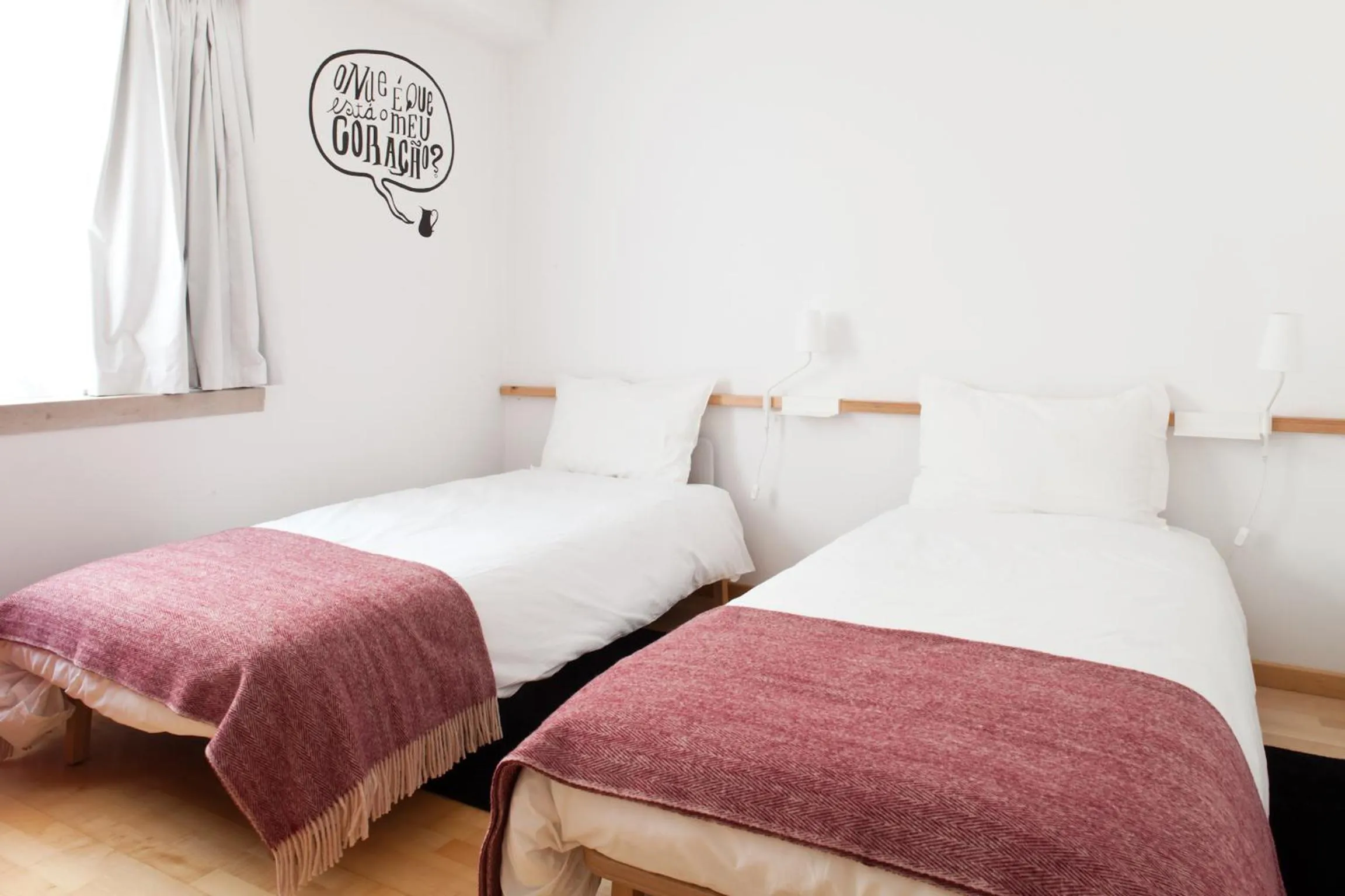 Bedroom, Bed in The Lisbonaire Apartments