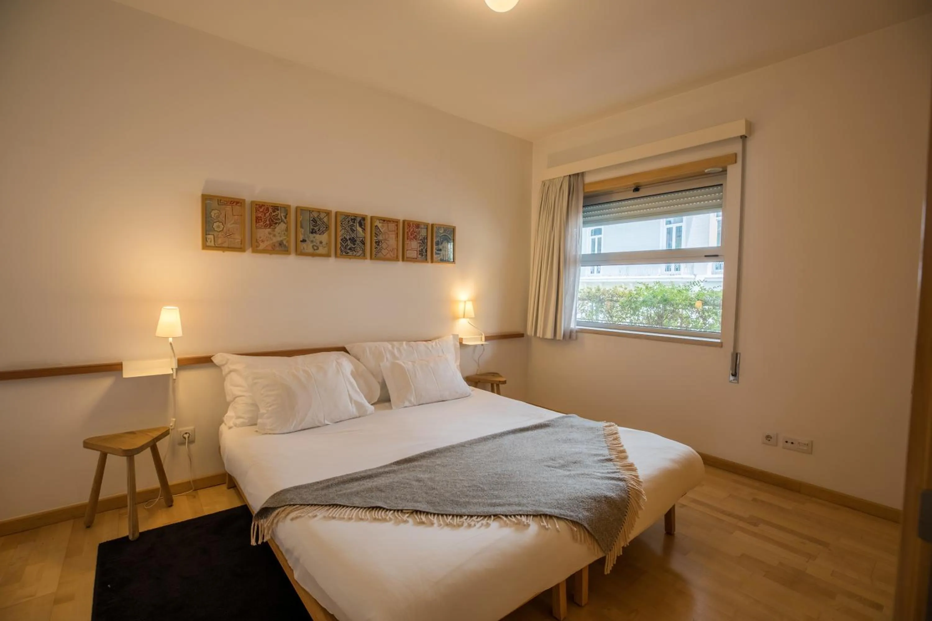 Bed in The Lisbonaire Apartments