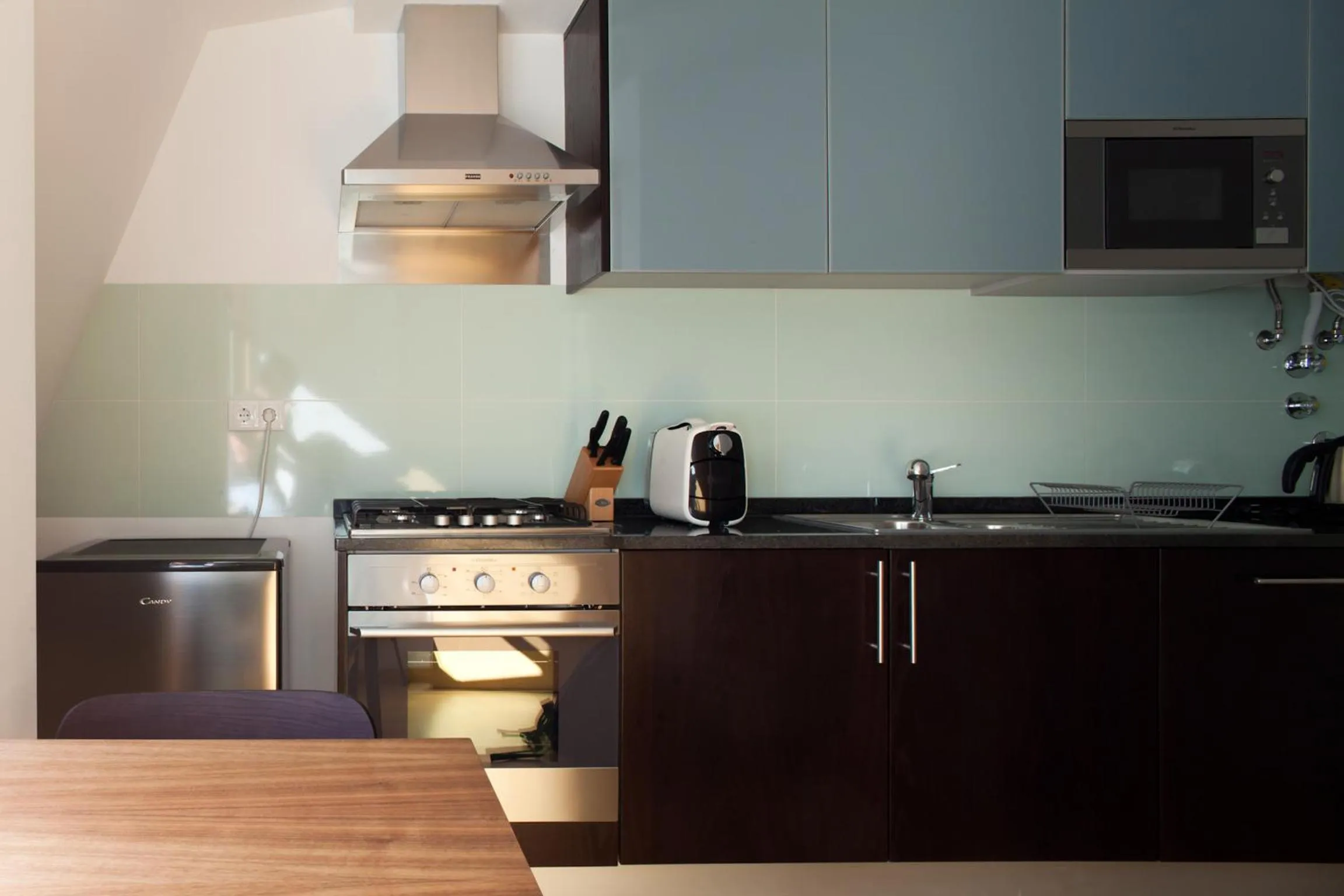 Kitchen or kitchenette in The Lisbonaire Apartments