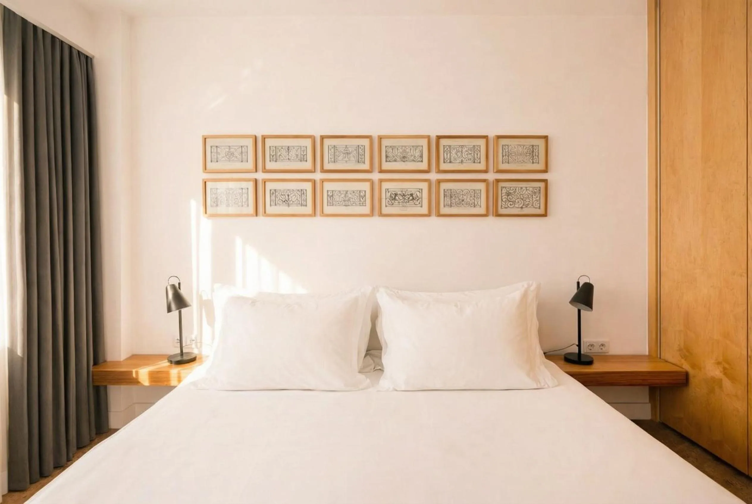 Bed in The Lisbonaire Apartments