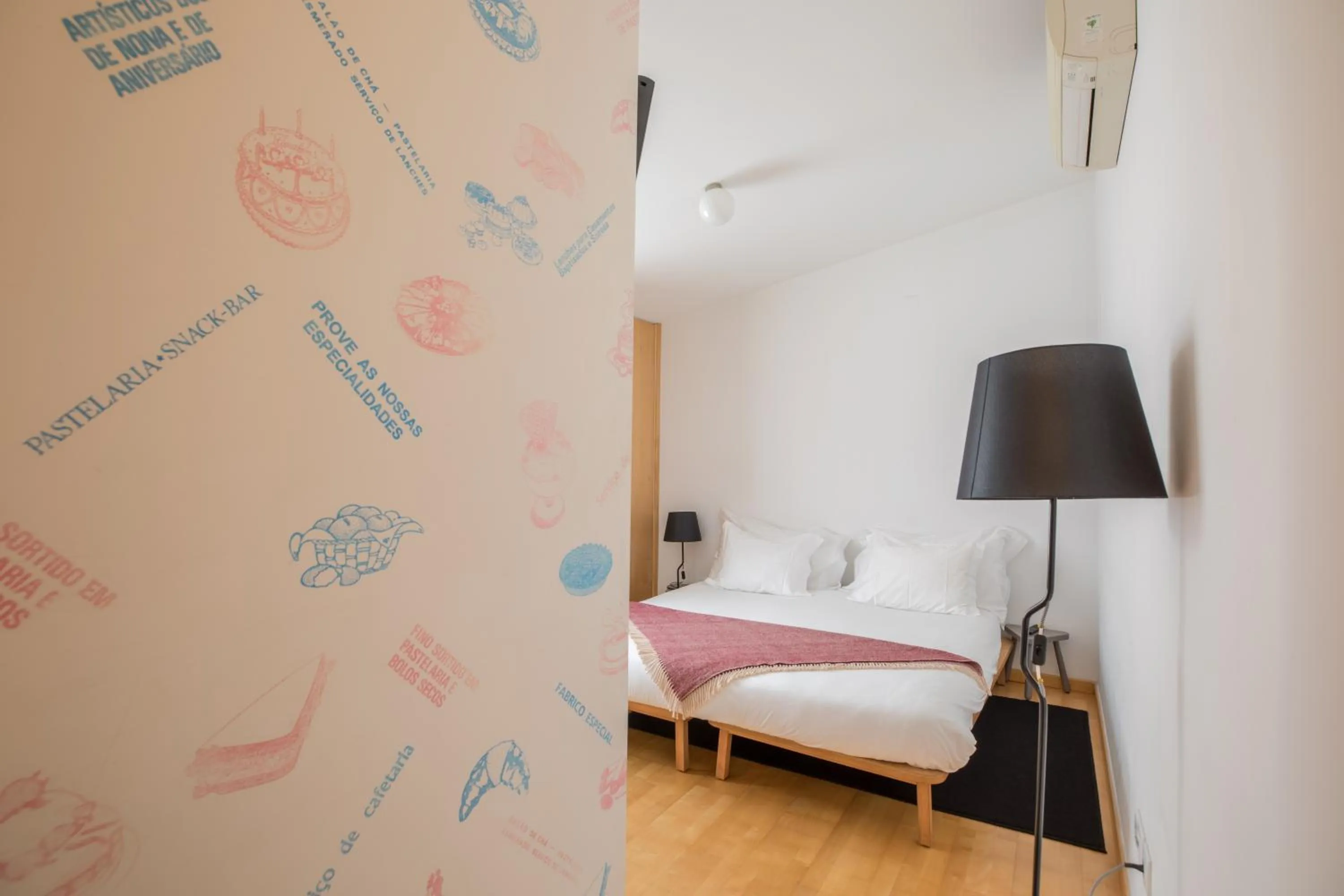 Bed in The Lisbonaire Apartments