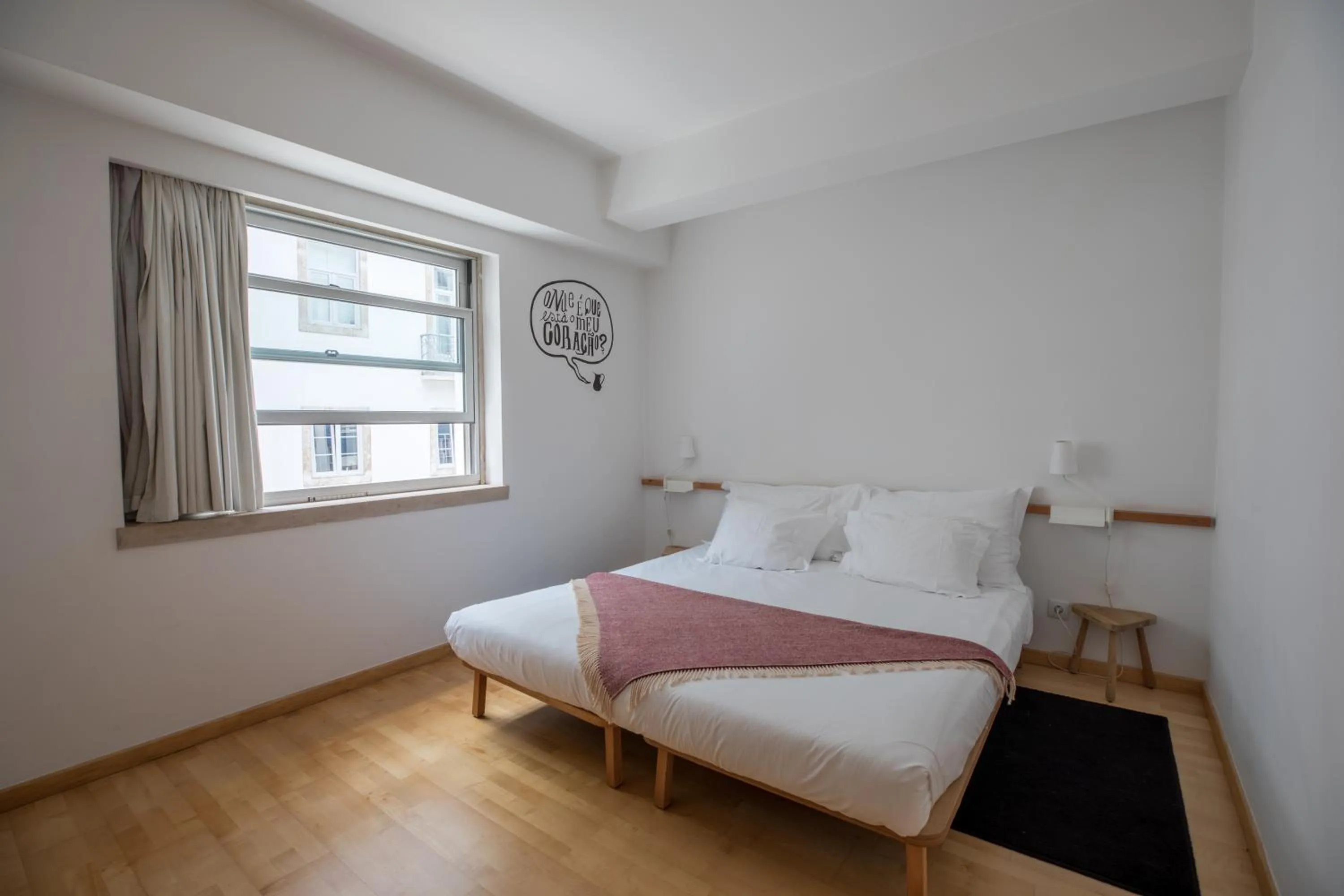 Bed in The Lisbonaire Apartments