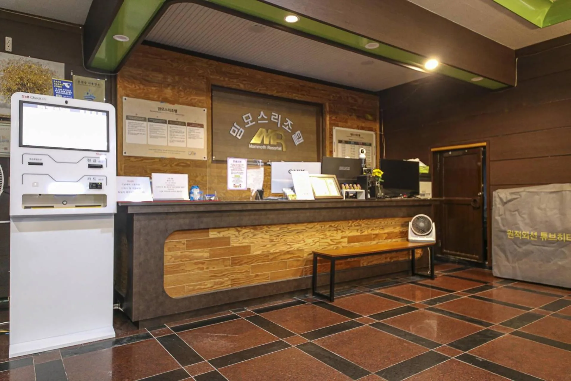 Lobby or reception in Seorak HOT Spring Mammoth Resotel