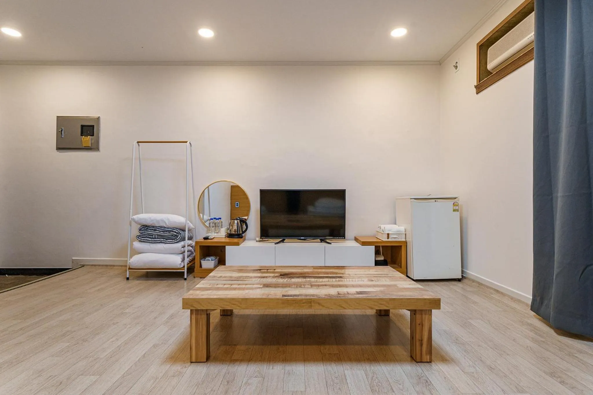 TV and multimedia, Bed in Seorak HOT Spring Mammoth Resotel