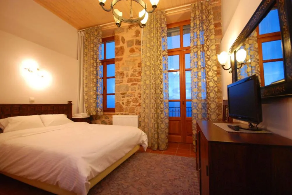 Bed in Hotel Parnassos