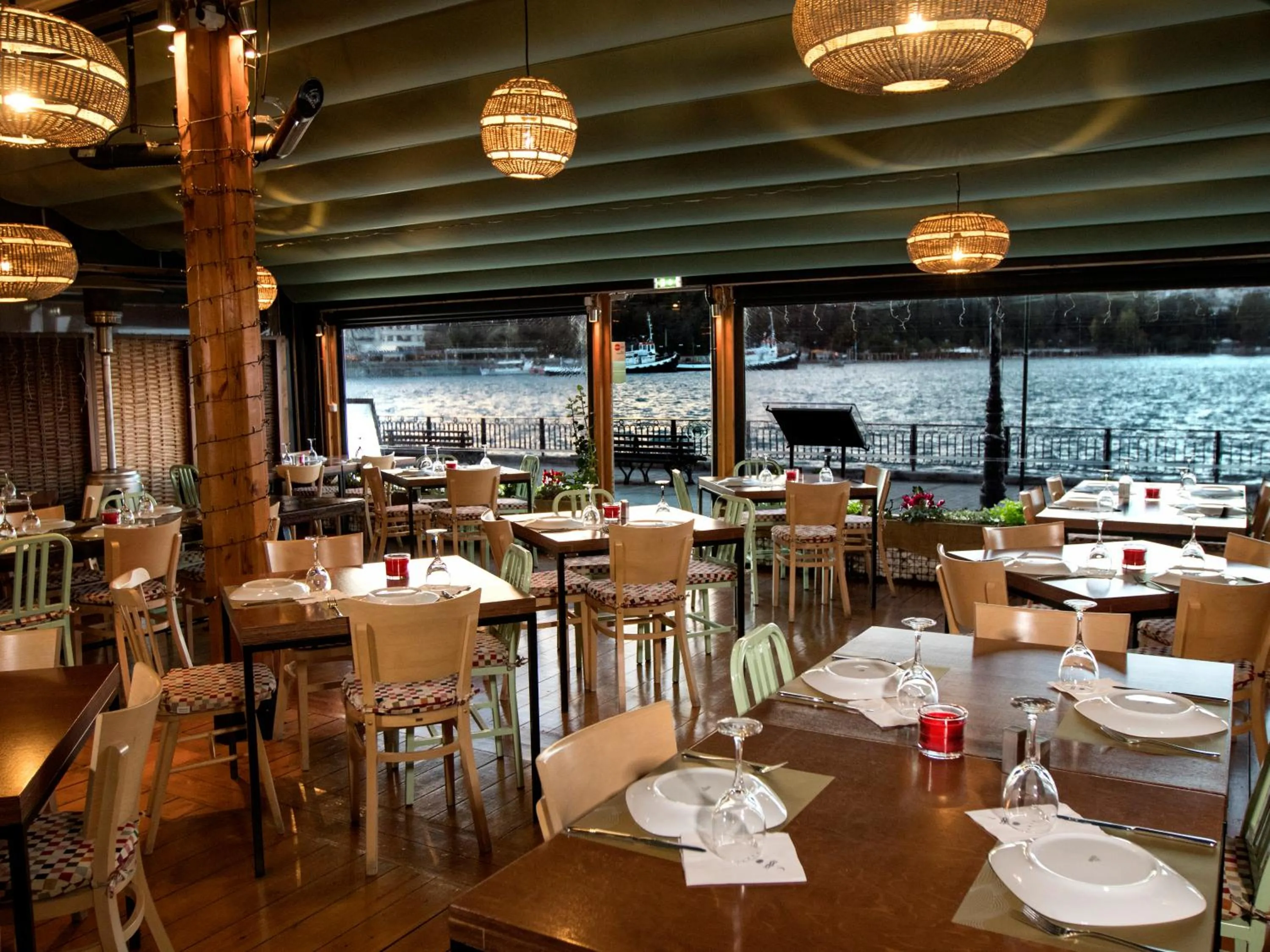 Restaurant/places to eat in Paliria Hotel