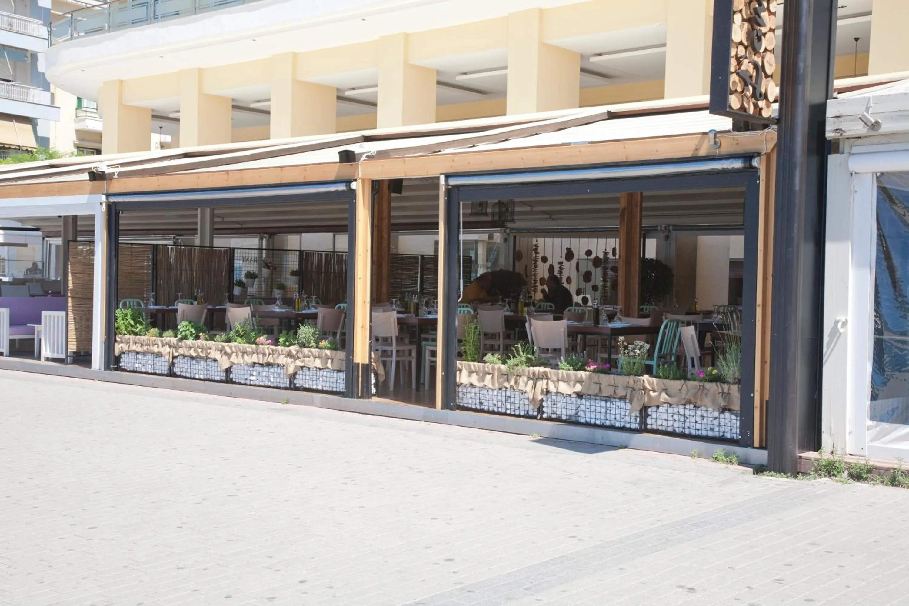 Restaurant/places to eat in Paliria Hotel