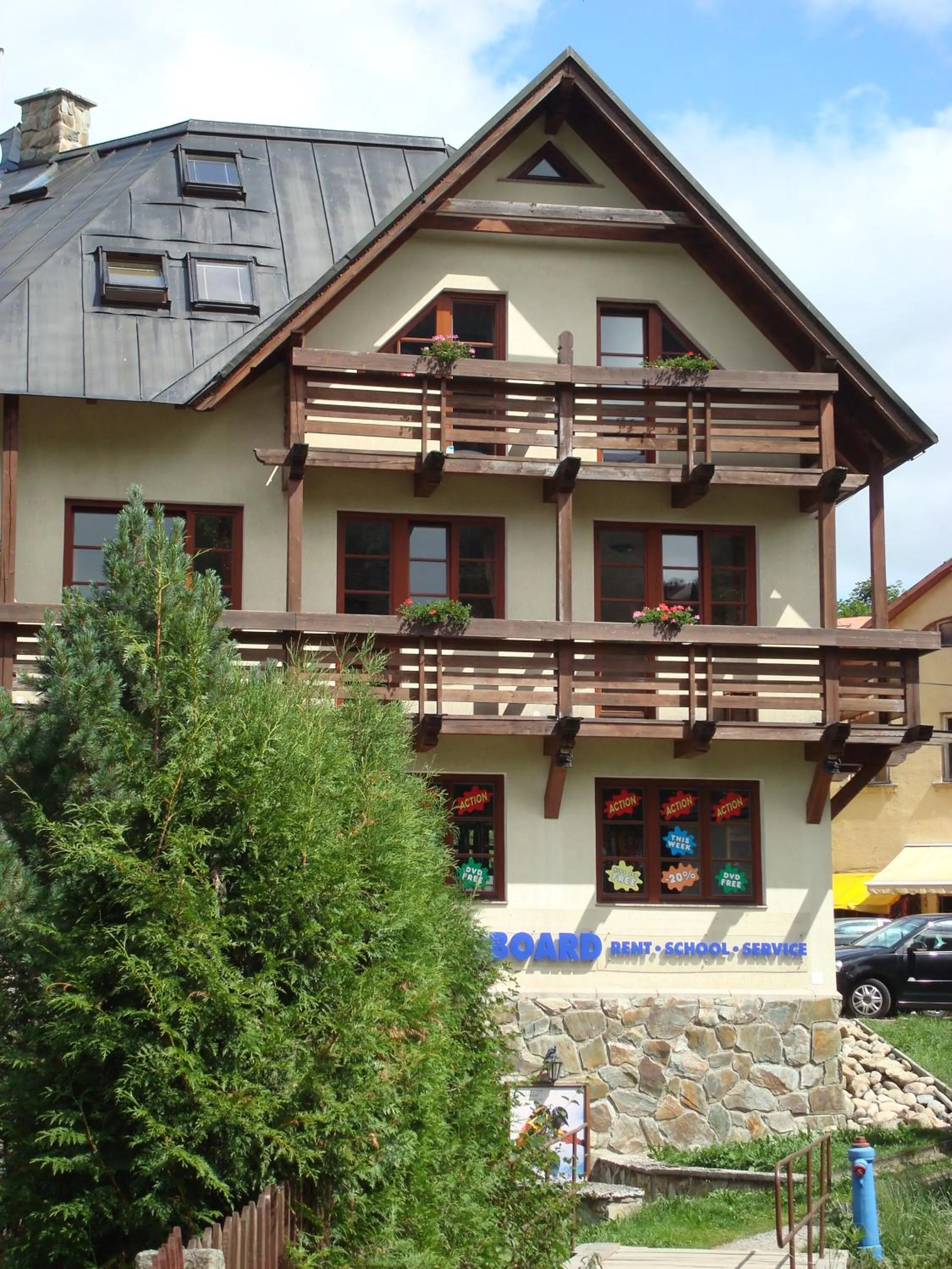 Skiing in Sport hotel POMI