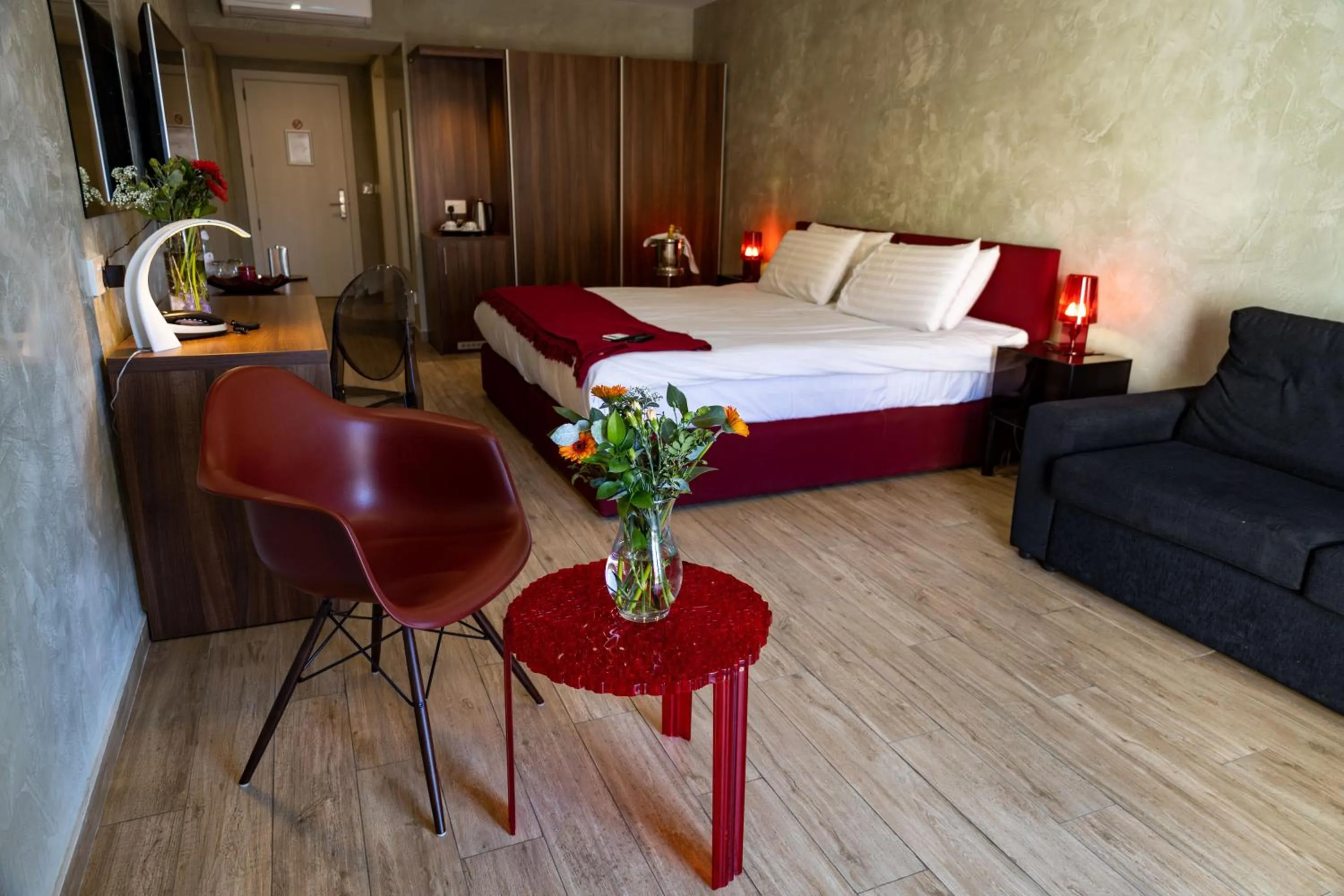 Photo of the whole room, Bed in Adelphi Boutique Hotel