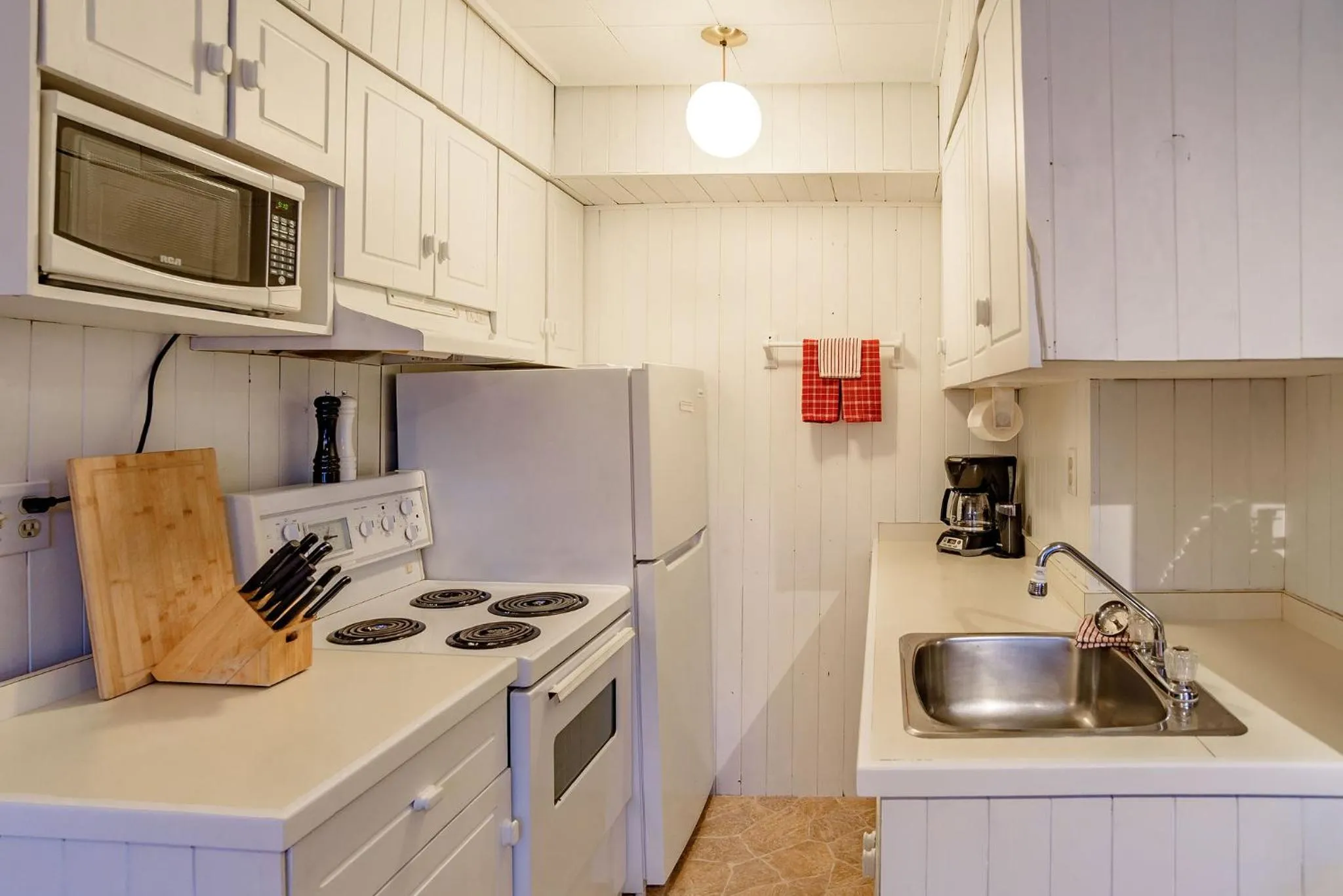 Green Acres Lakeside Resort Salt Spring Island