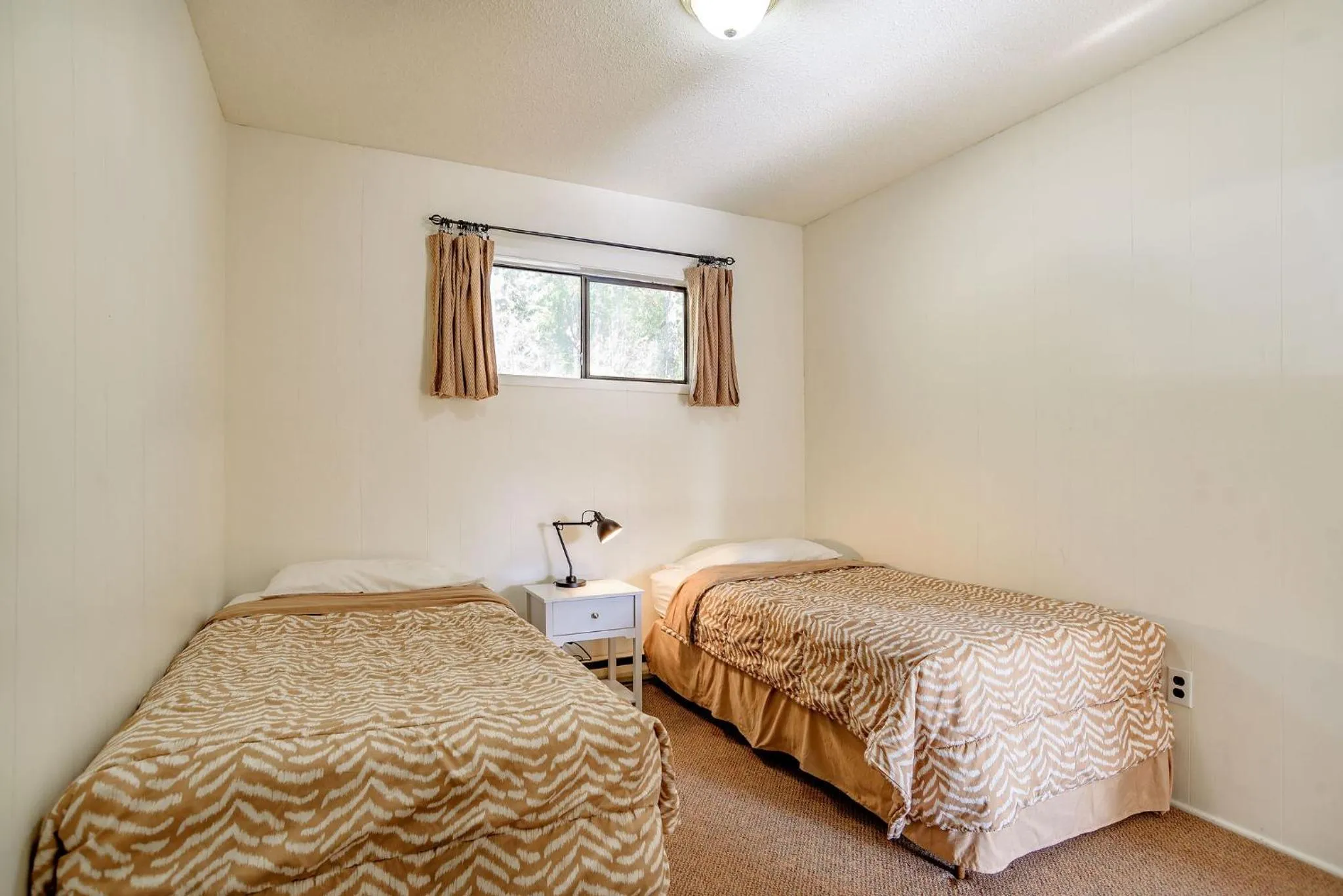 Bed in Green Acres Lakeside Resort Salt Spring Island