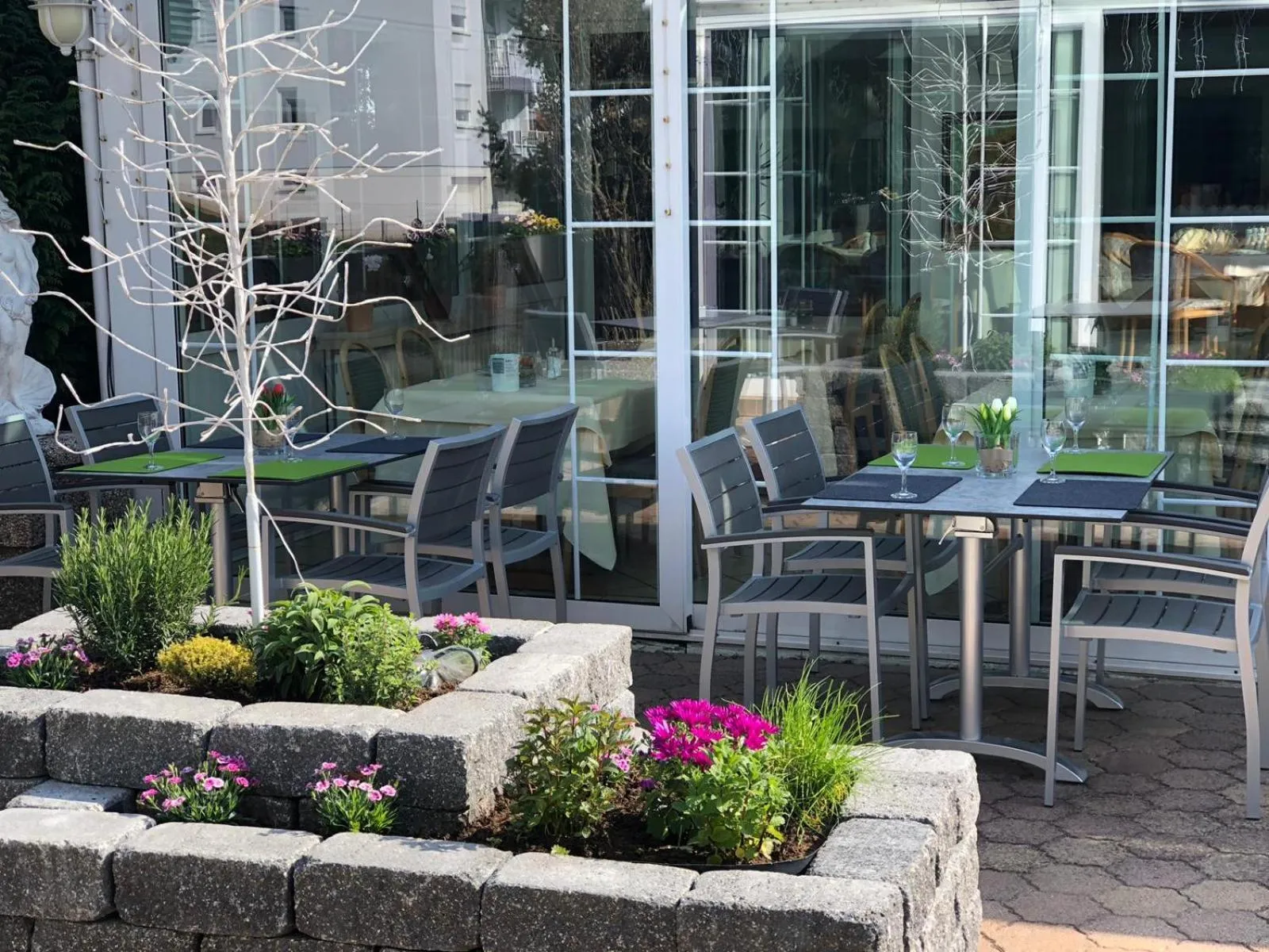 Restaurant/places to eat in Hotel Angelo