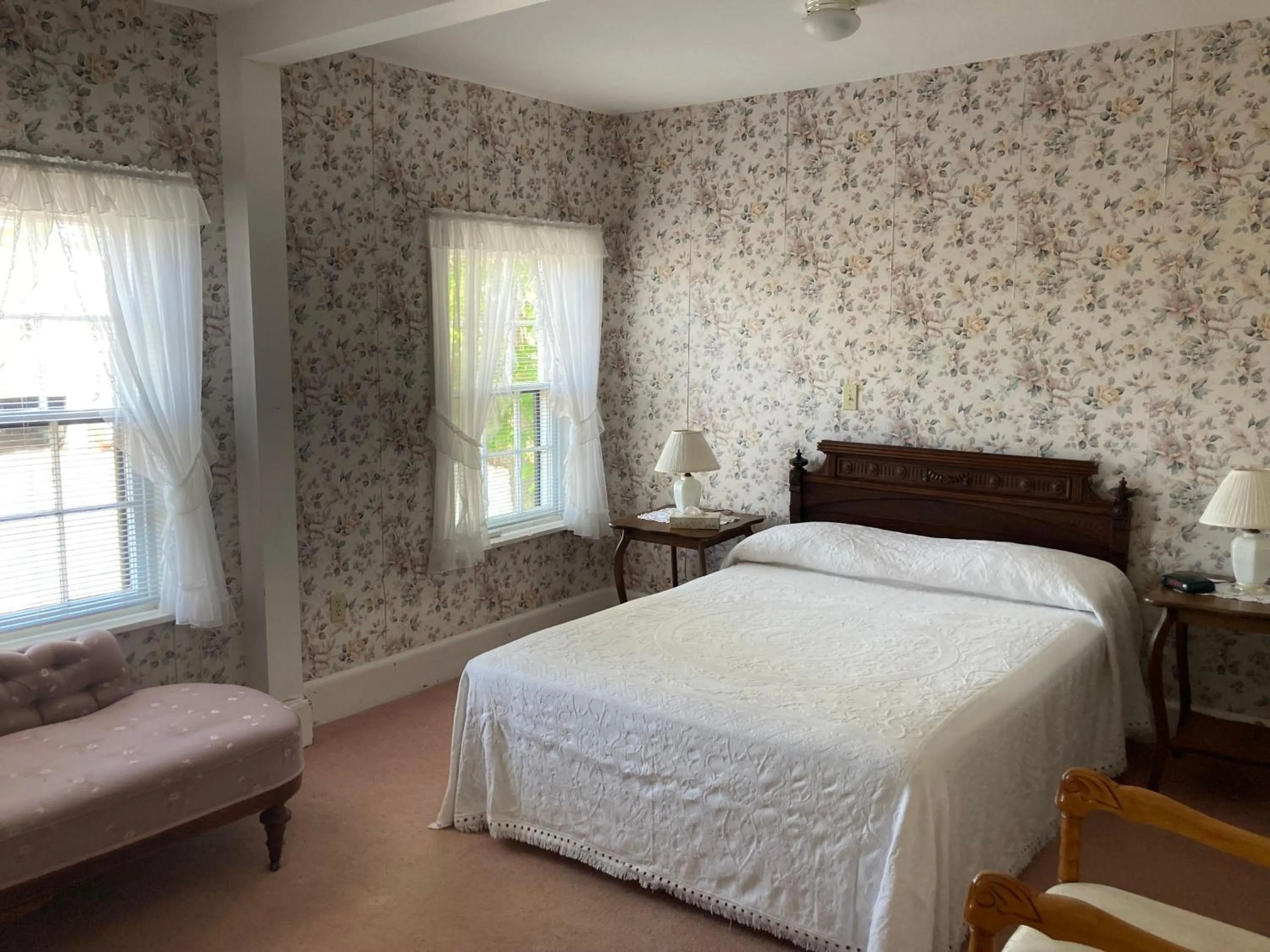 Shaw's Hotel & Cottages