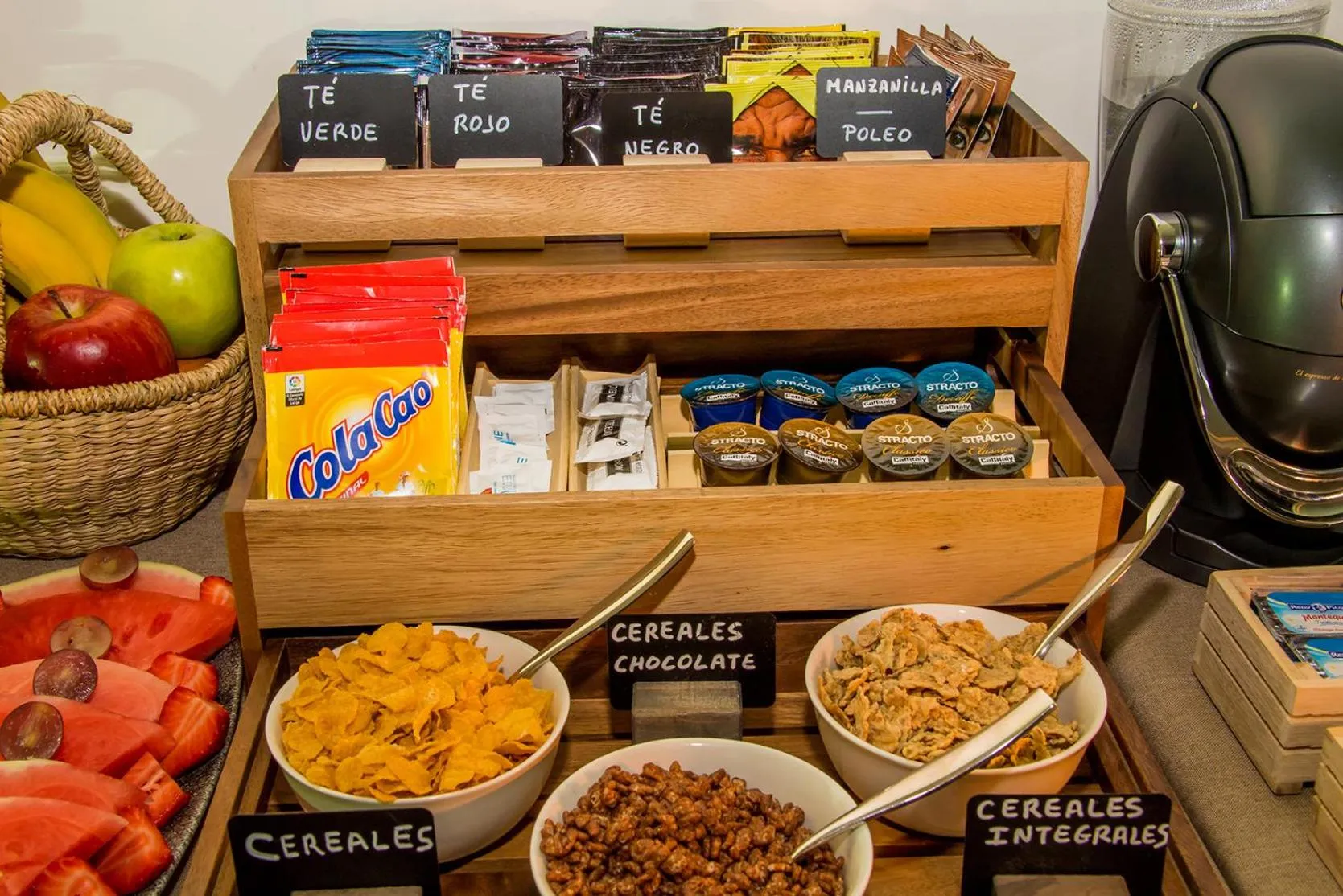 Buffet breakfast, Food in Hotel Boutique Loriente