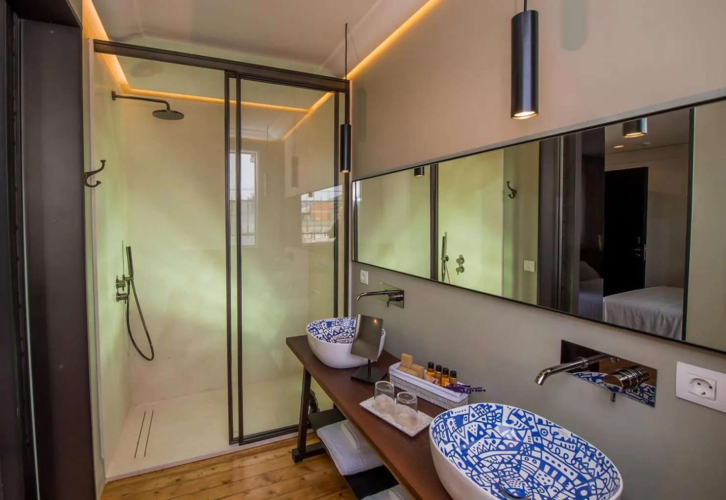 Shower, Bathroom in Hotel Boutique Loriente