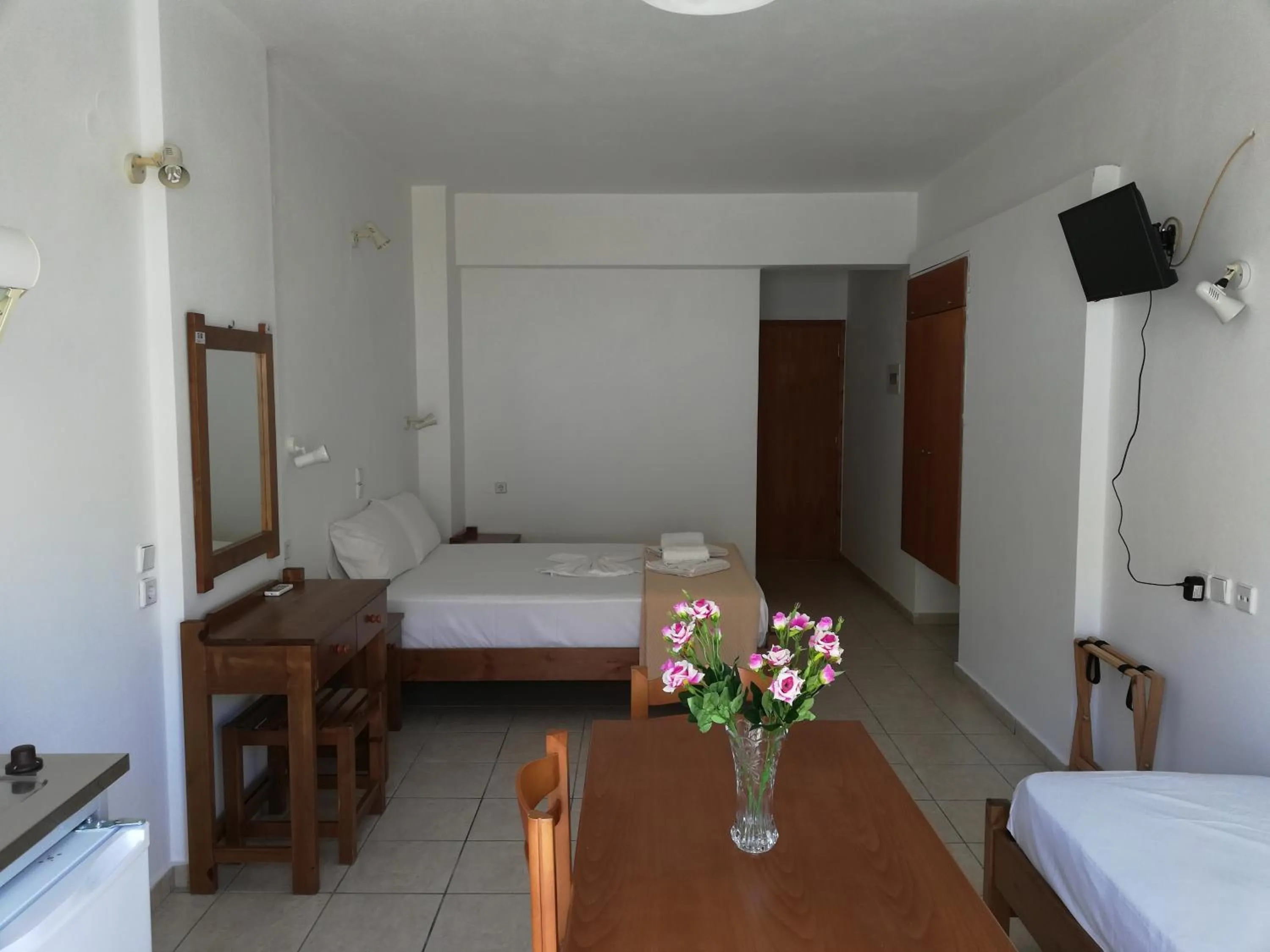 Photo of the whole room in Karmi Apartments