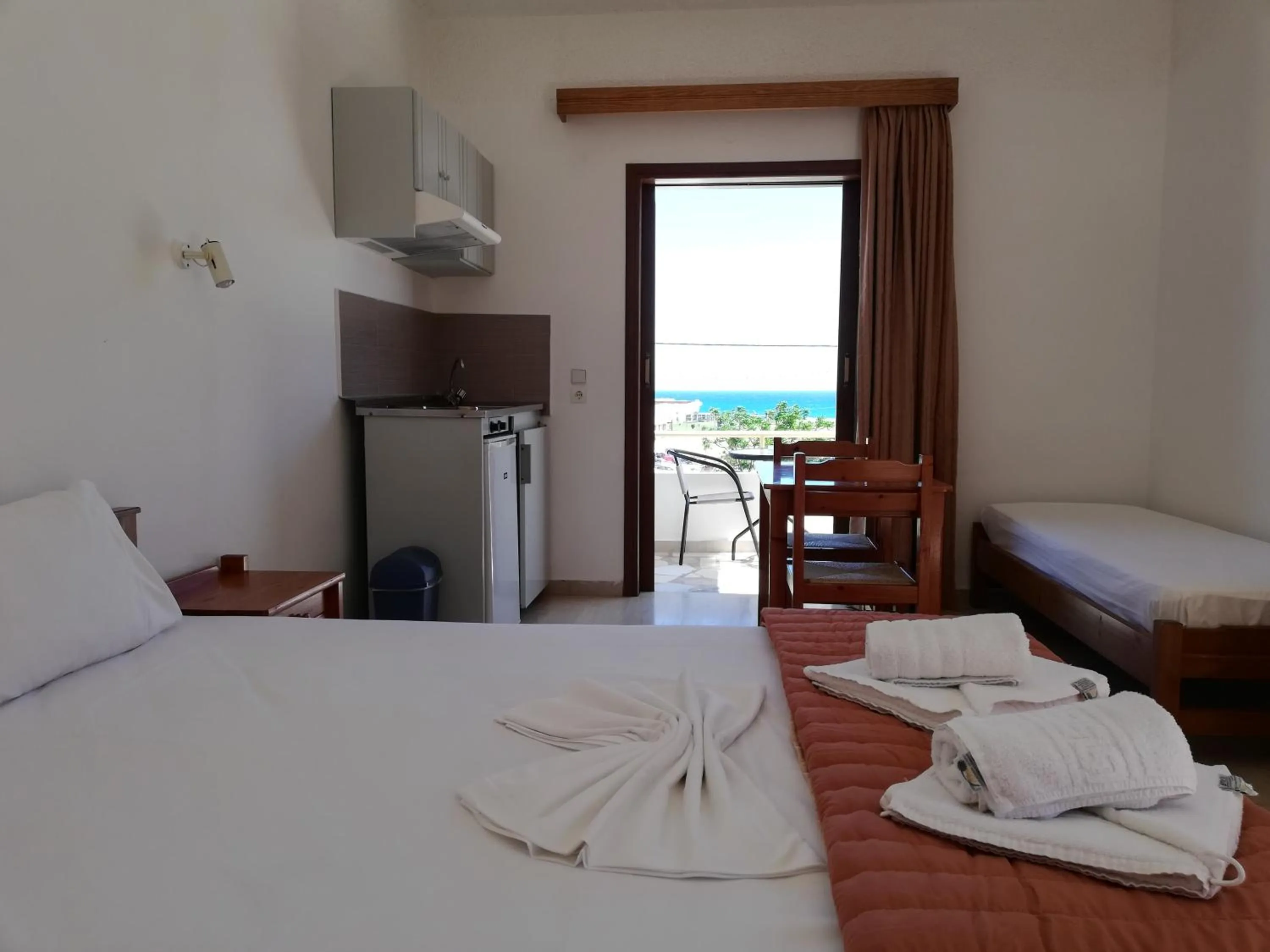 Bed in Karmi Apartments