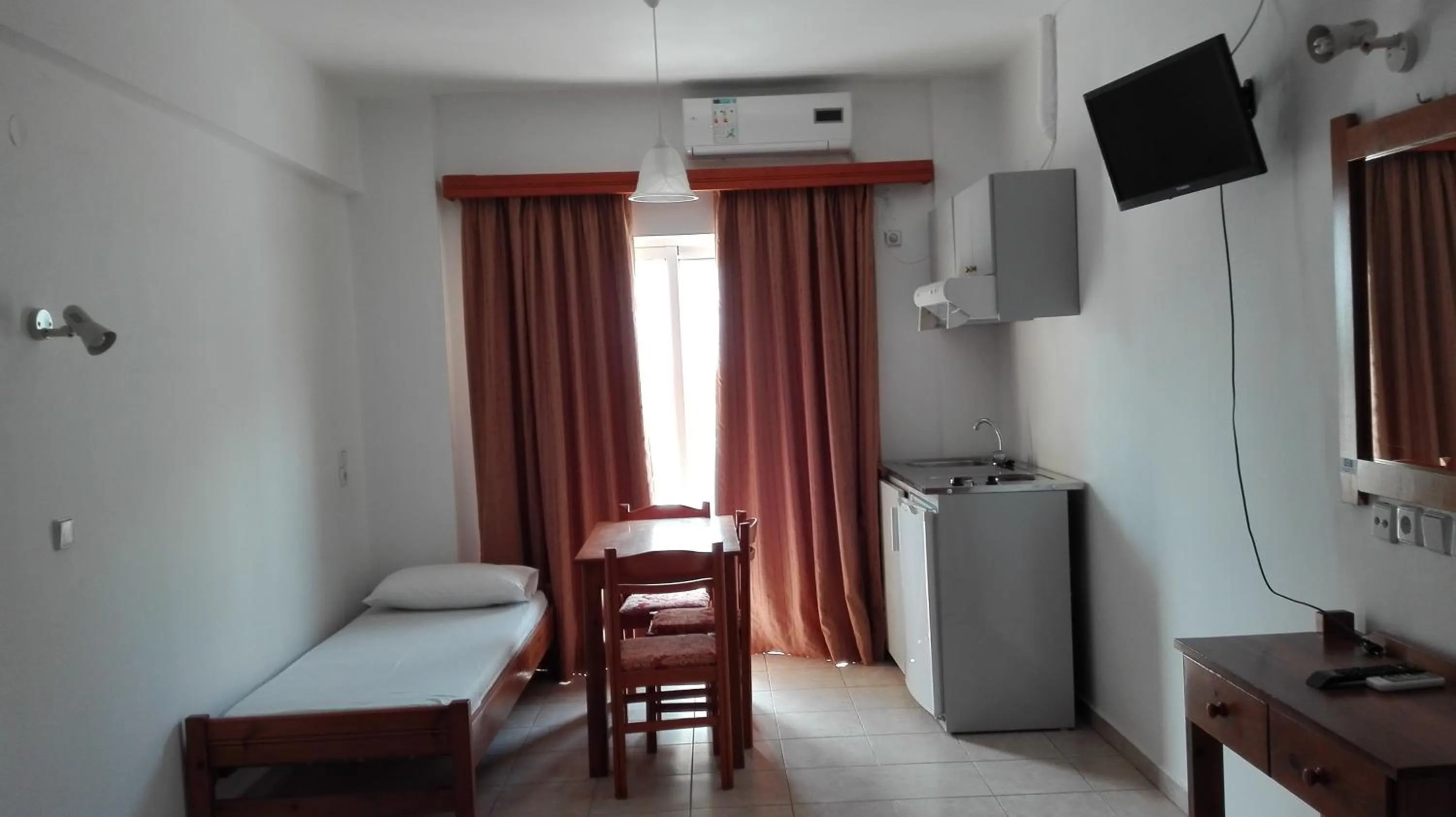 TV and multimedia in Karmi Apartments