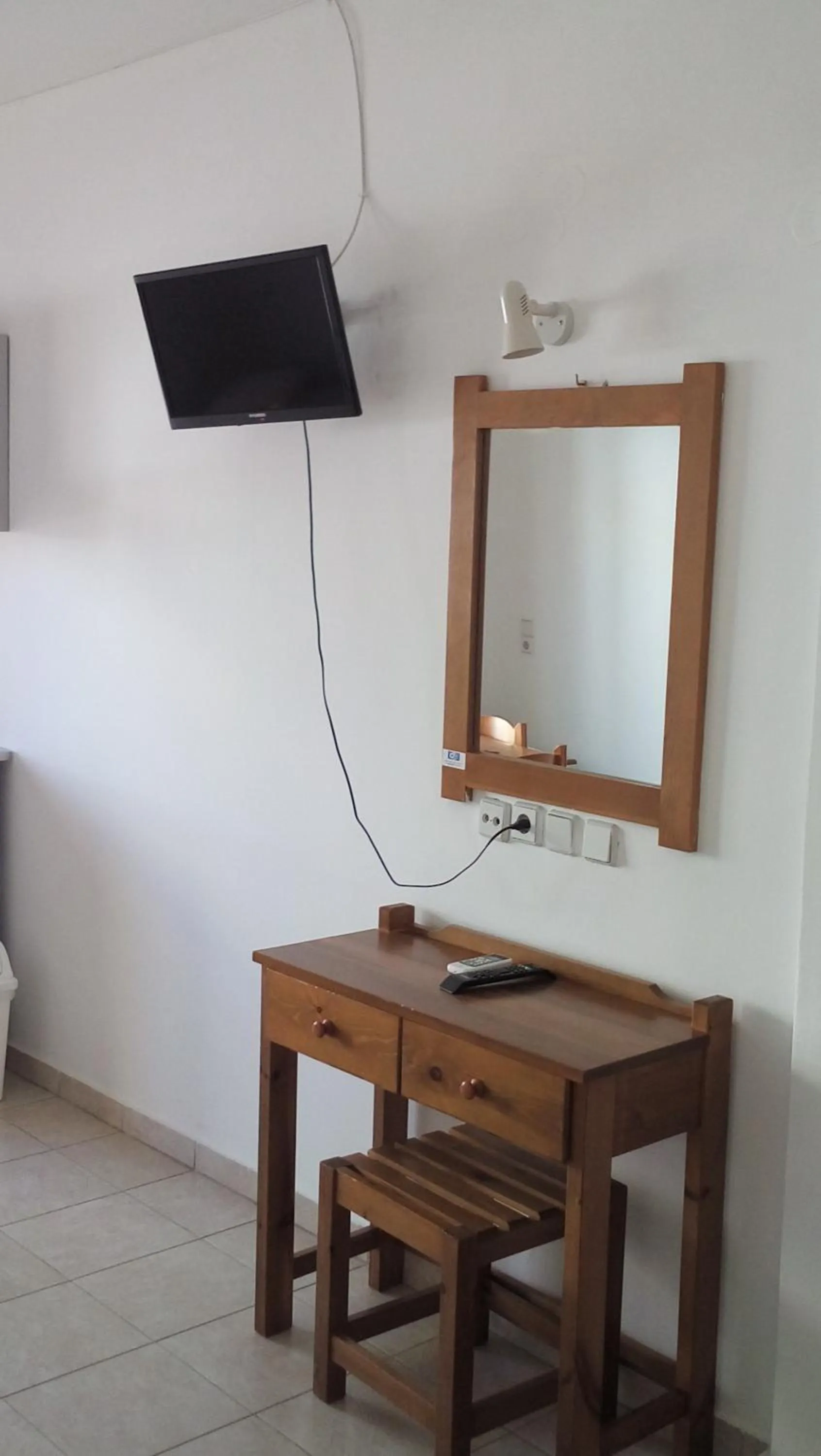 TV and multimedia in Karmi Apartments