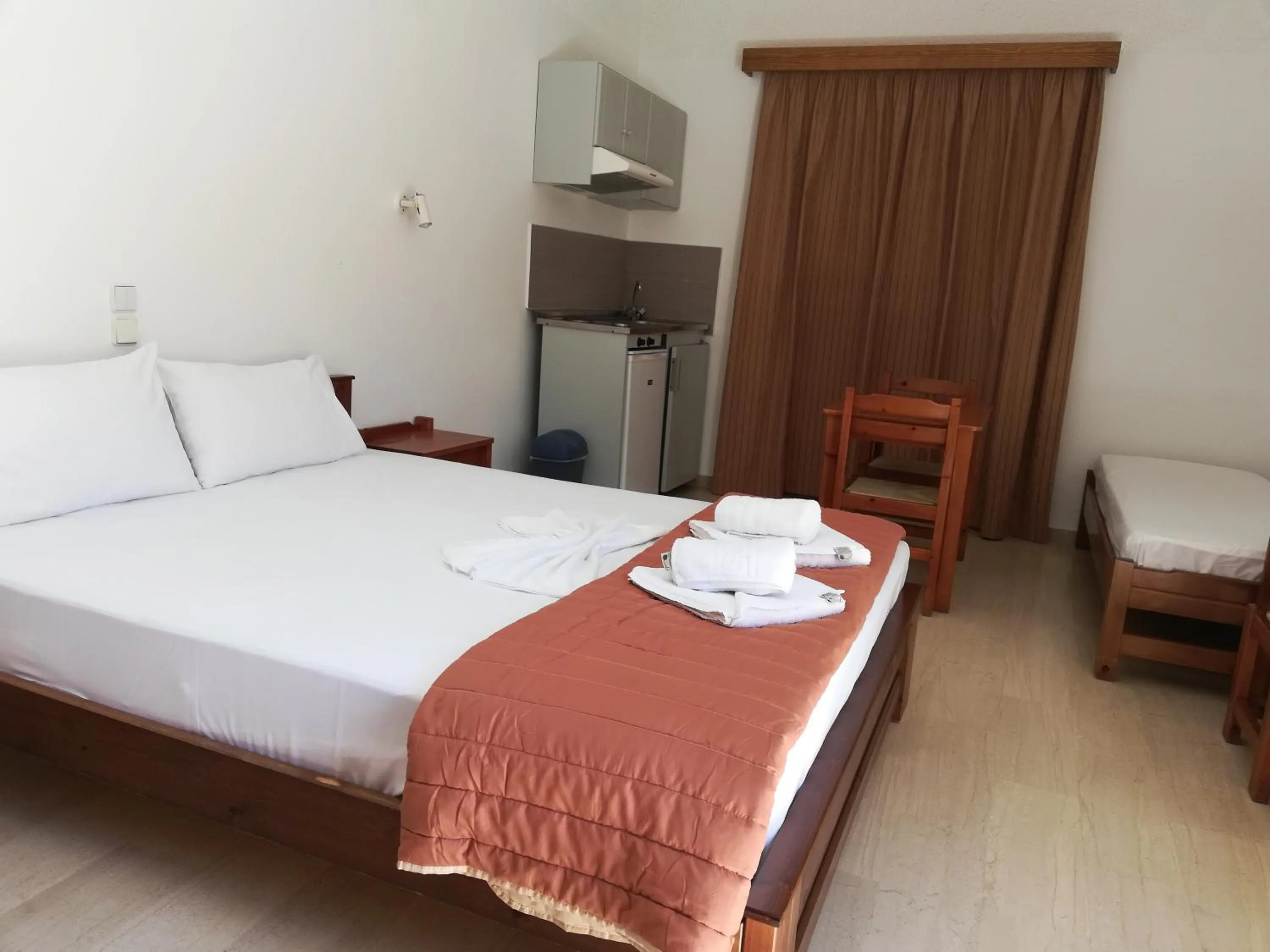 Bed in Karmi Apartments