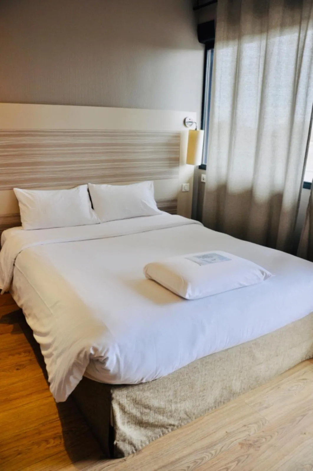 Bedroom, Bed in Kyriad Toulouse Sud - Roques