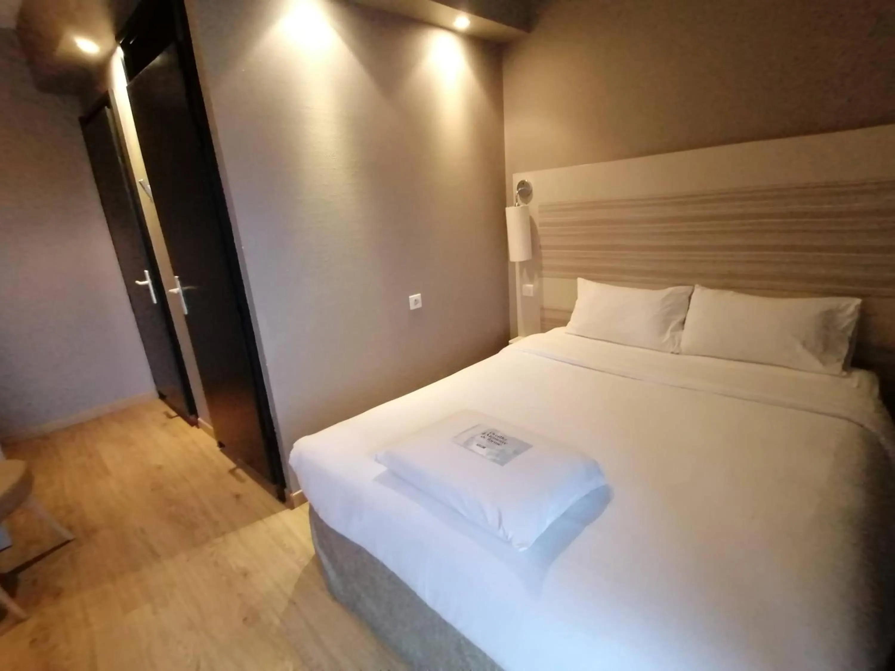 Bed in Kyriad Toulouse Sud - Roques