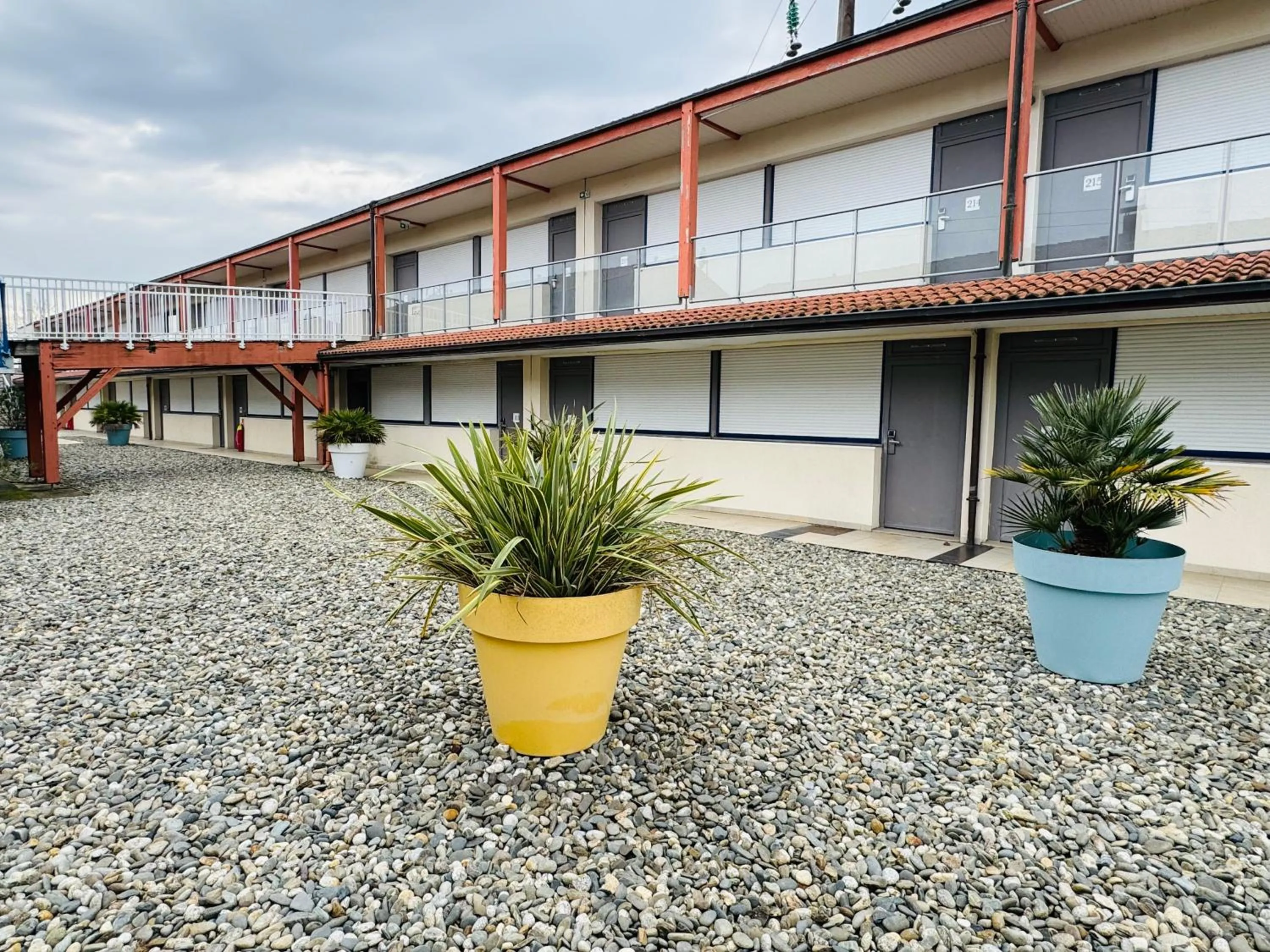 Property building in Kyriad Toulouse Sud - Roques