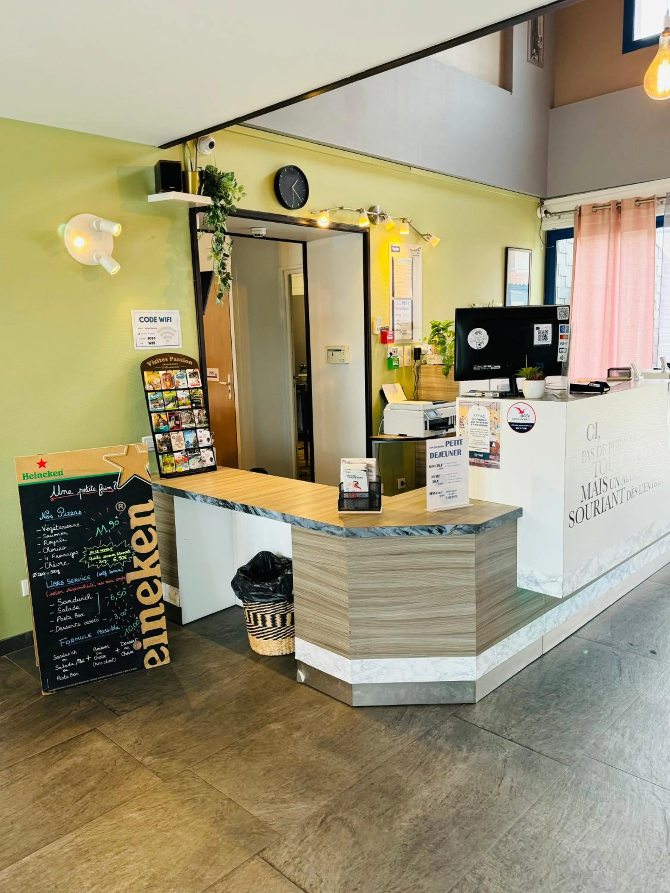 Lobby or reception in Kyriad Toulouse Sud - Roques