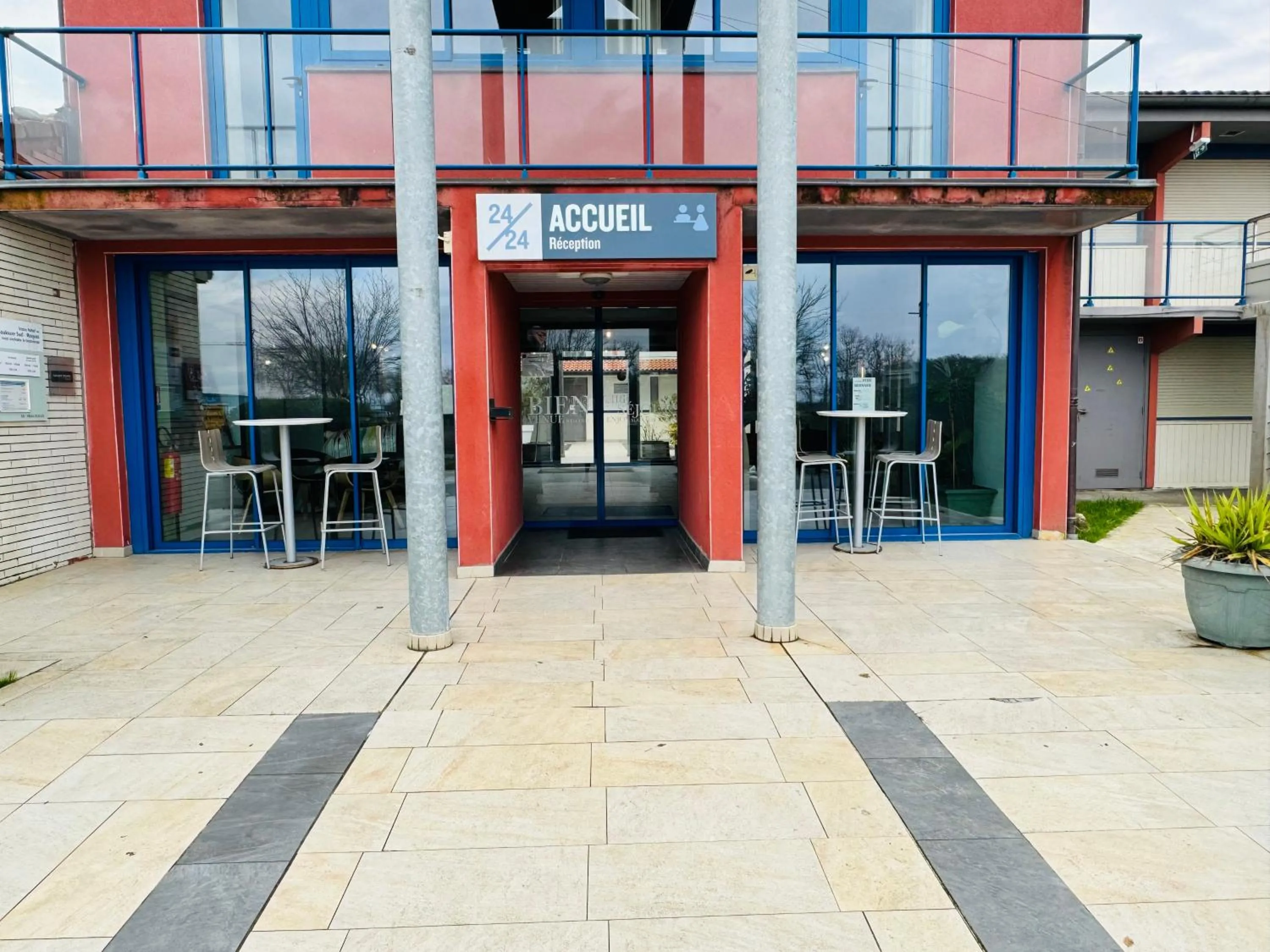 Property building in Kyriad Toulouse Sud - Roques