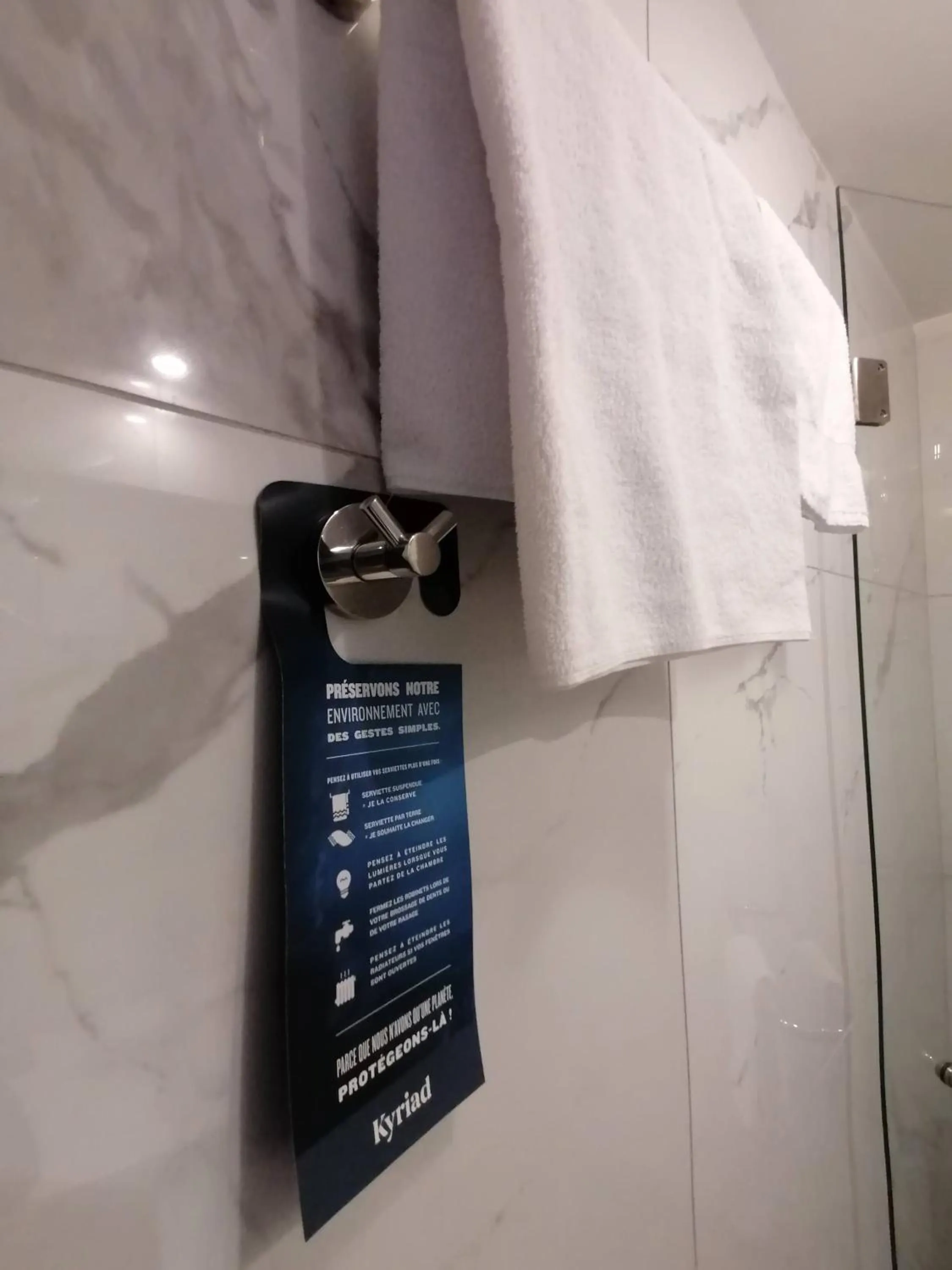 Bathroom in Kyriad Toulouse Sud - Roques