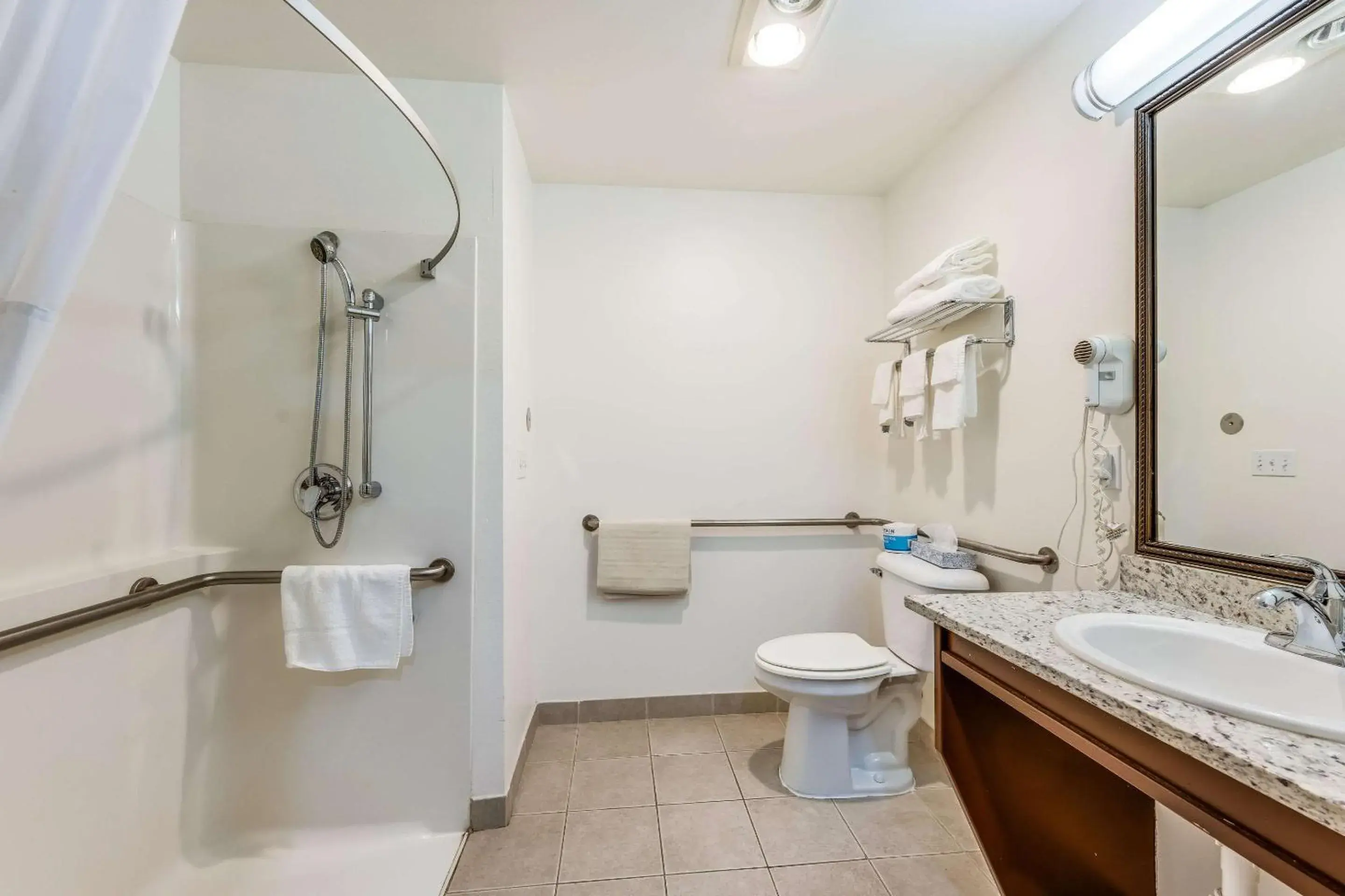 Queen Room Pet Friendly - Accessible/Non Smoking in Quality Inn Cle Elum-Ellensburg Queen Room Pet Friendly - Accessible/Non Smoking in Quality Inn Cle Elum-Ellensburg