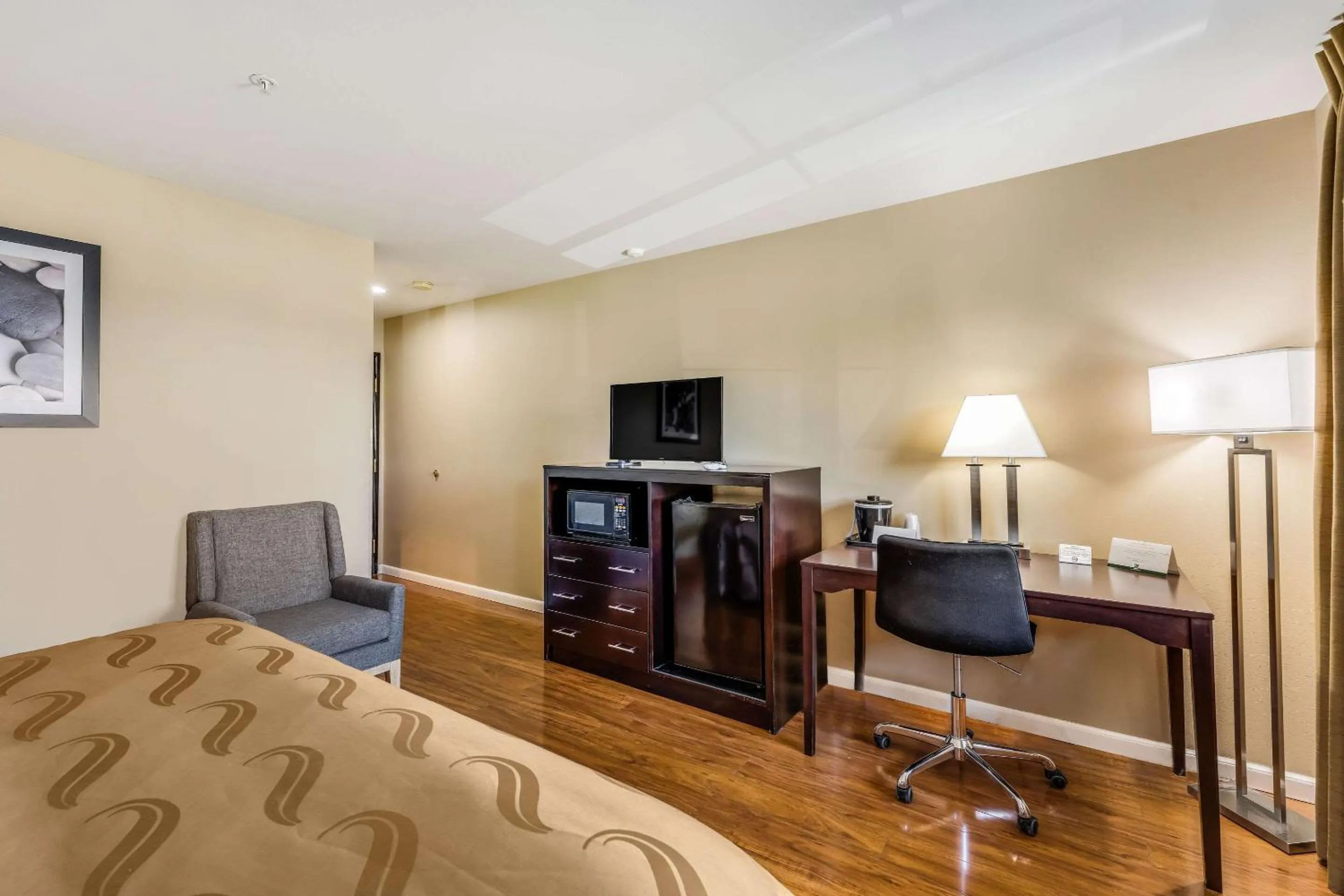 Photo of the whole room in Quality Inn Cle Elum-Ellensburg