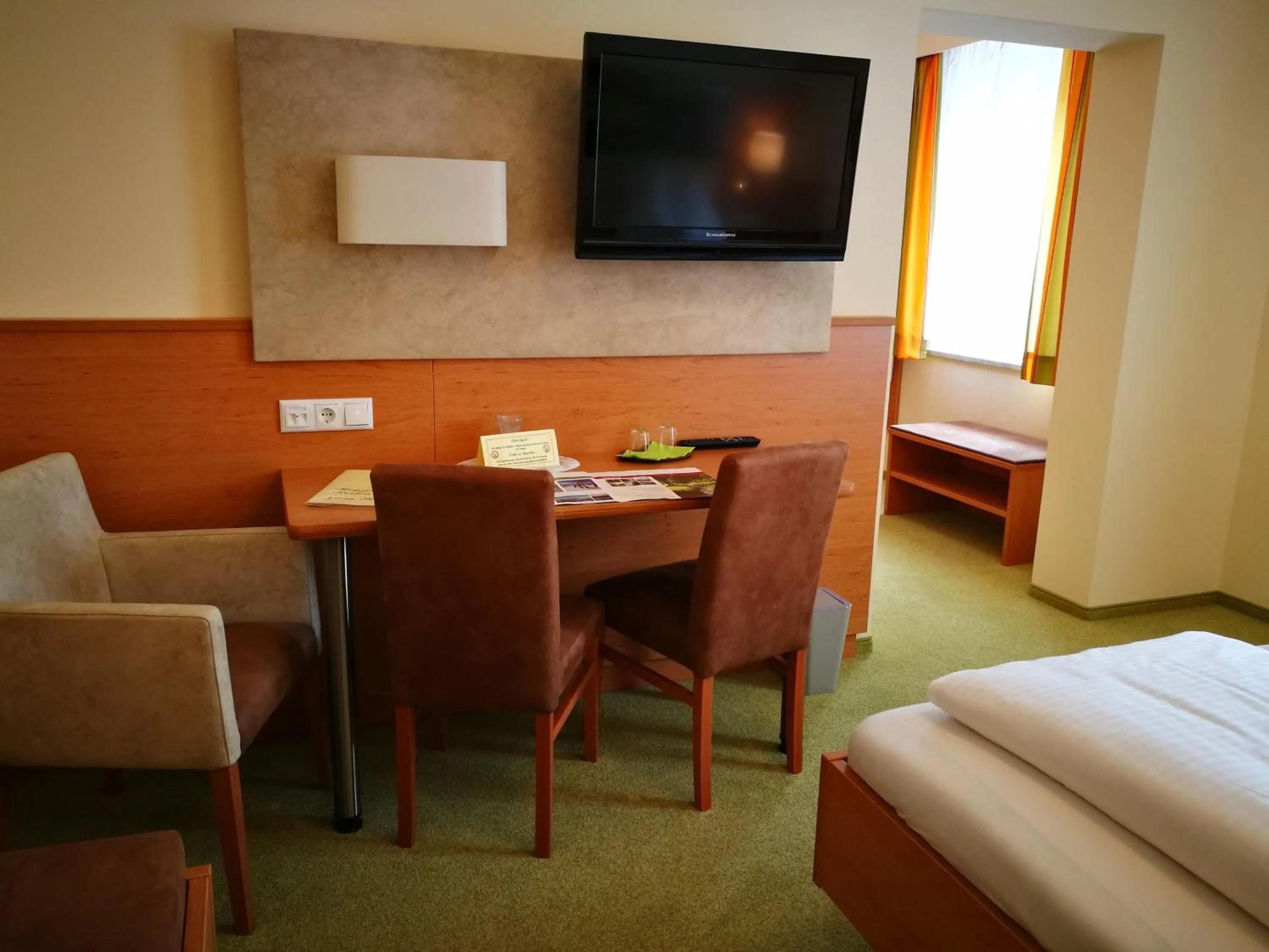 City view, Bed in Hotel Restaurant zum Schwan