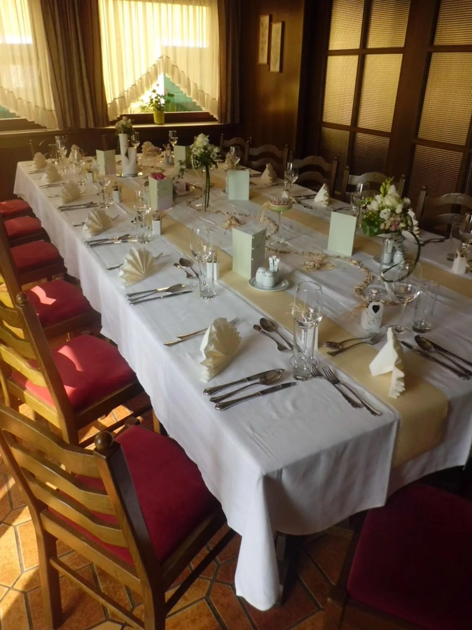 Restaurant/places to eat in Hotel Restaurant zum Schwan